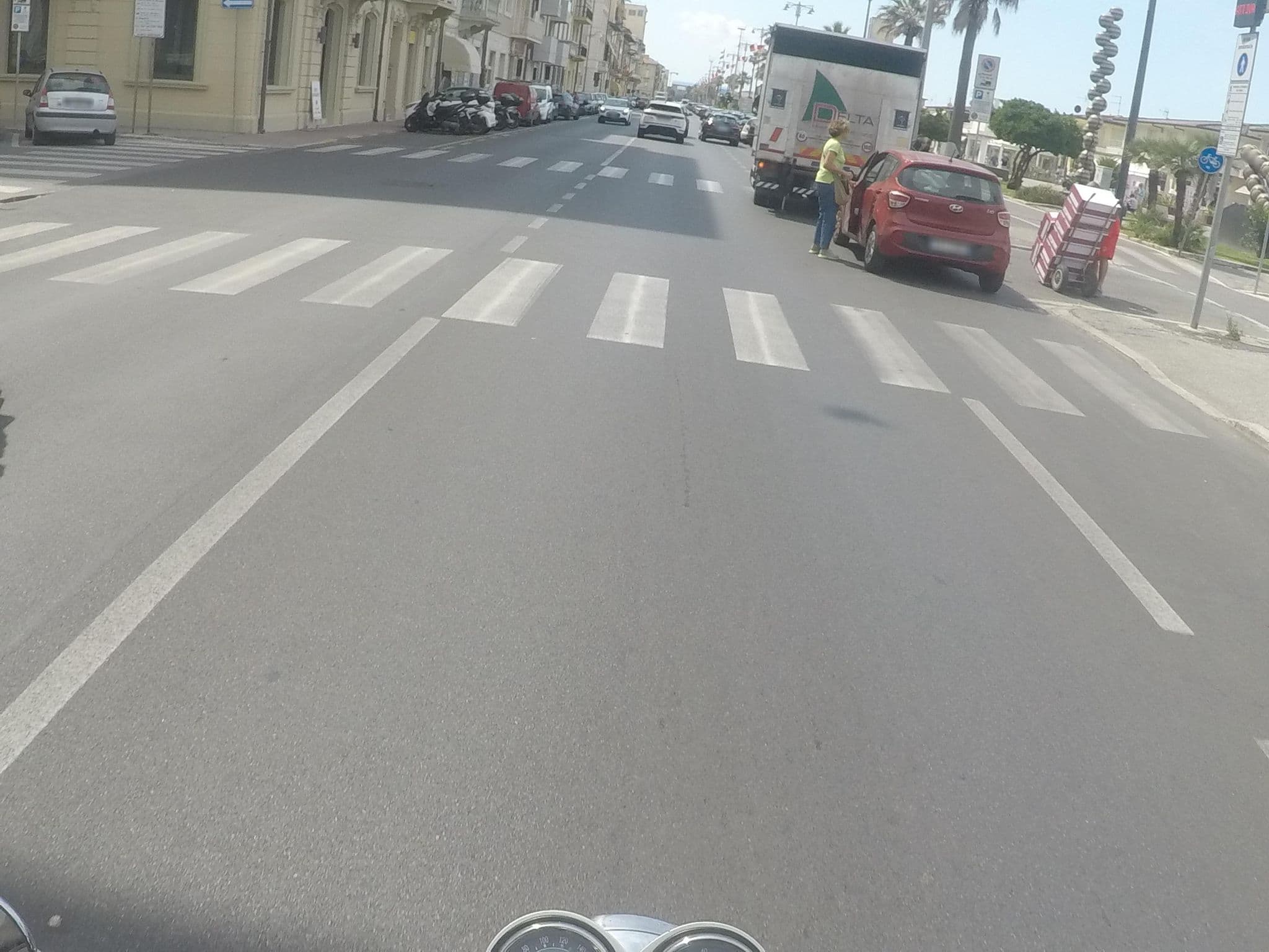 Street view near Palace Hotel Viareggio, Viareggio — © cxc (CC BY-SA · Mapillary)