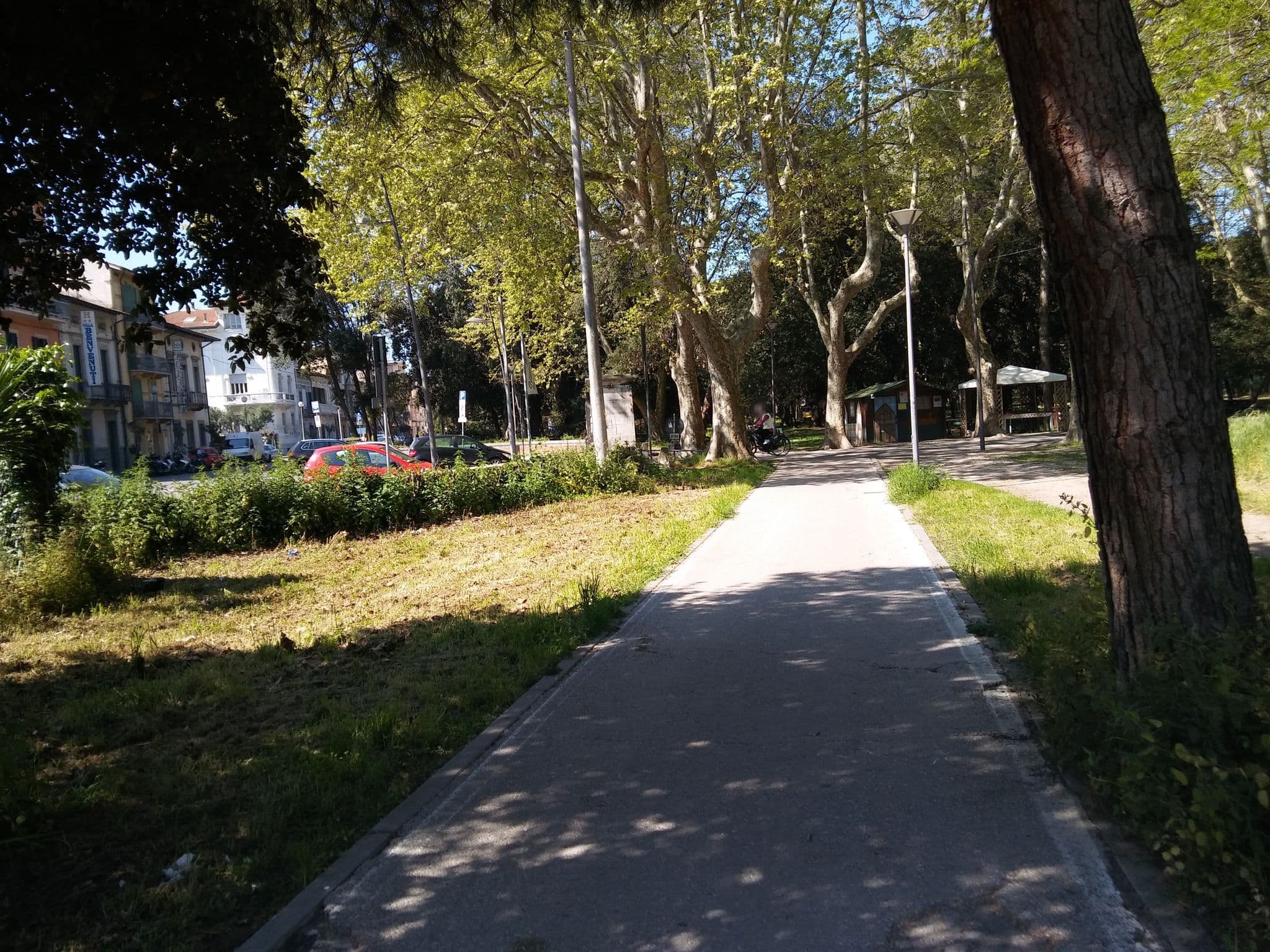 Street view near Hotel Vittoria, Viareggio — © jerrydrake (CC BY-SA · Mapillary)
