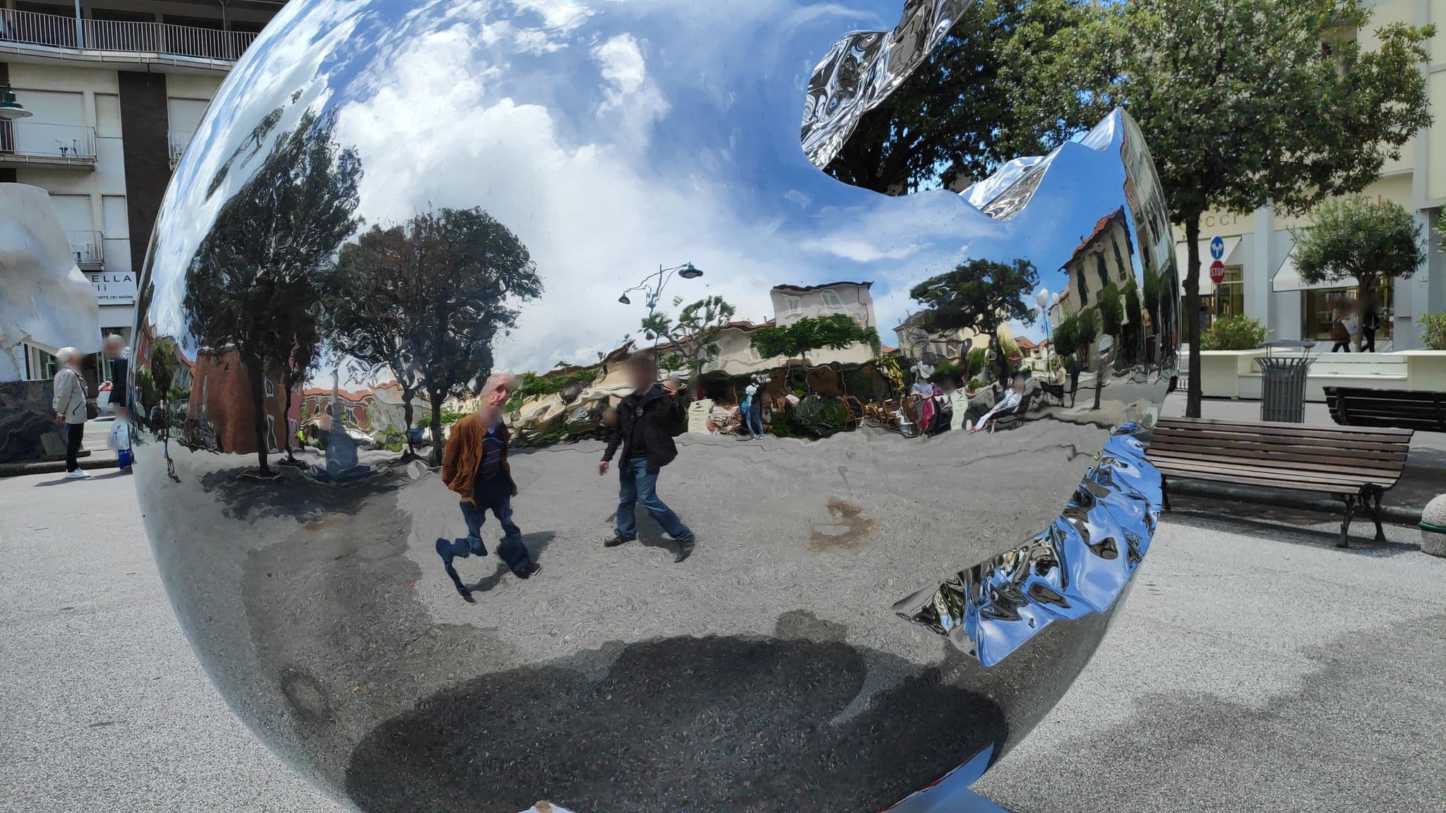 Street view near Twiga, Forte dei Marmi — © marcuscalabresus (CC BY-SA · Mapillary)
