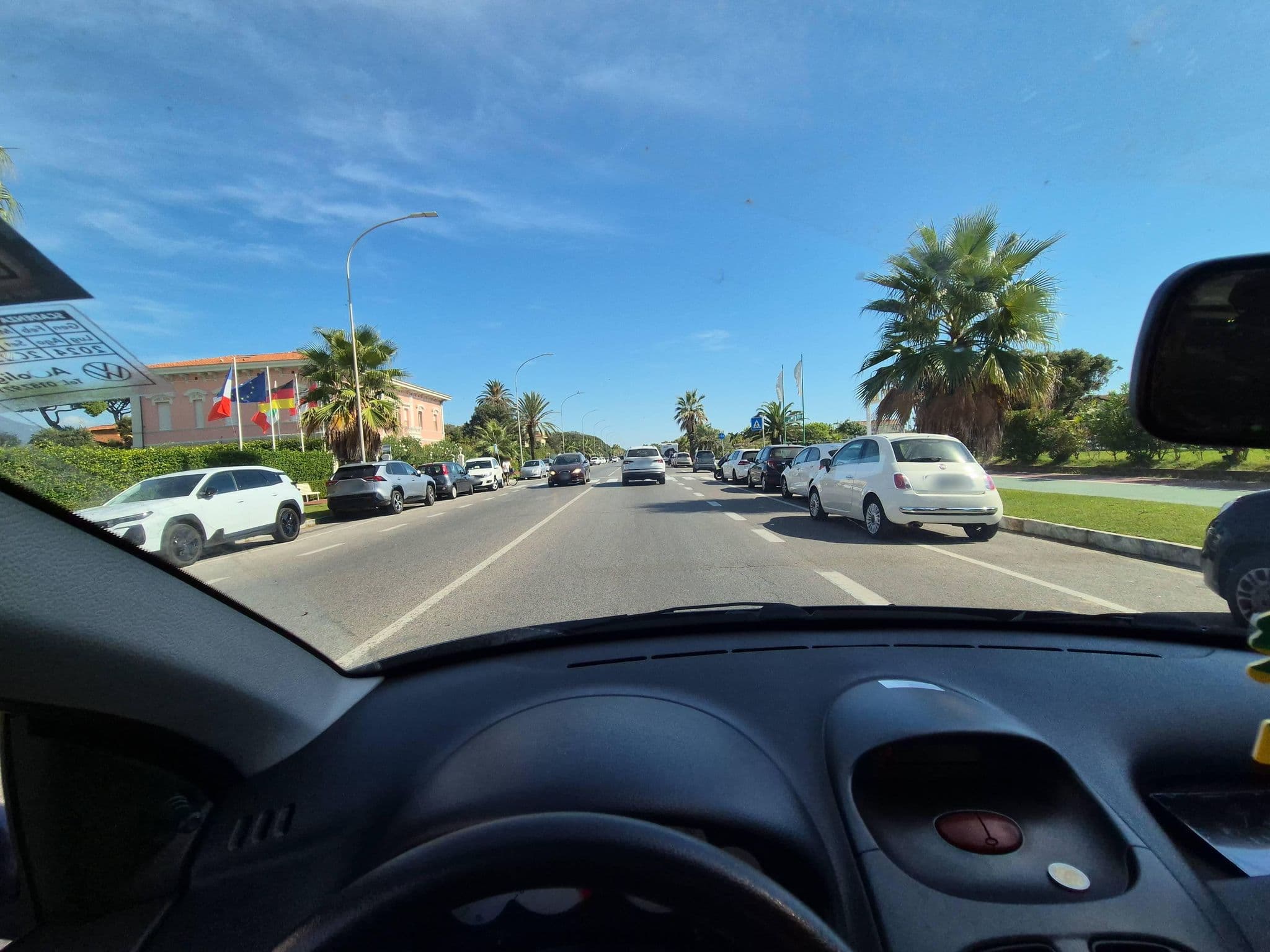 Street view near Il Negresco Hotel Forte dei Marmi, Forte dei Marmi — © omfg_notpr (CC BY-SA · Mapillary)
