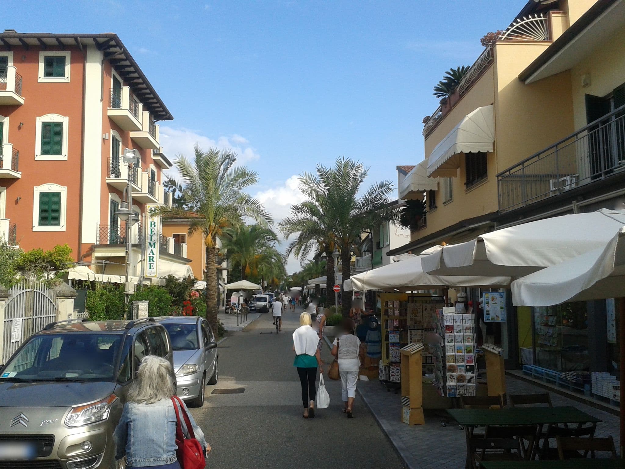 Street view near Hotel Belmare di Faraoni, Pietrasanta — © sbiribizio (CC BY-SA · Mapillary)