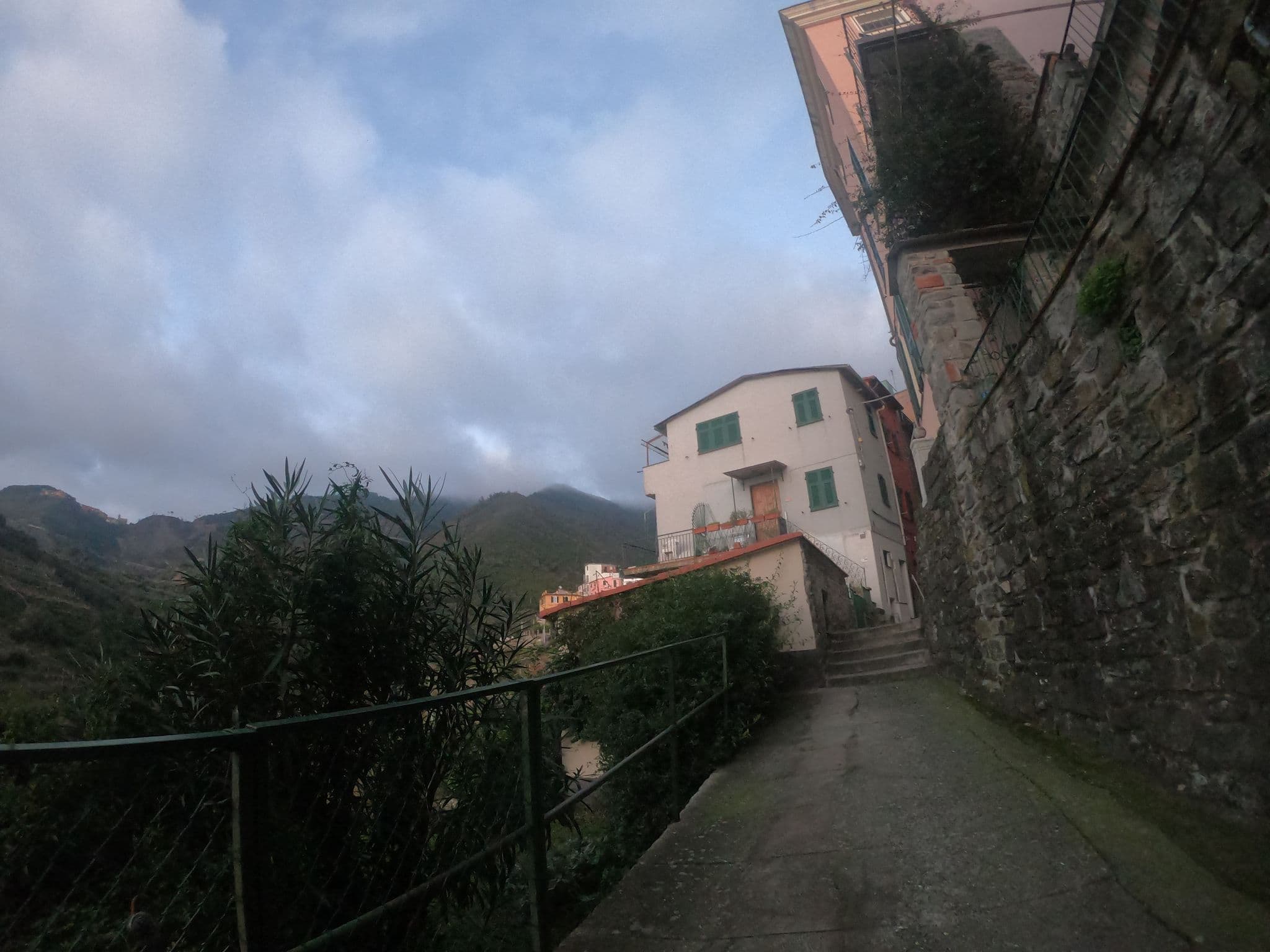 Street view near Arbanella, Riomaggiore — © marcuscalabresus (CC BY-SA · Mapillary)
