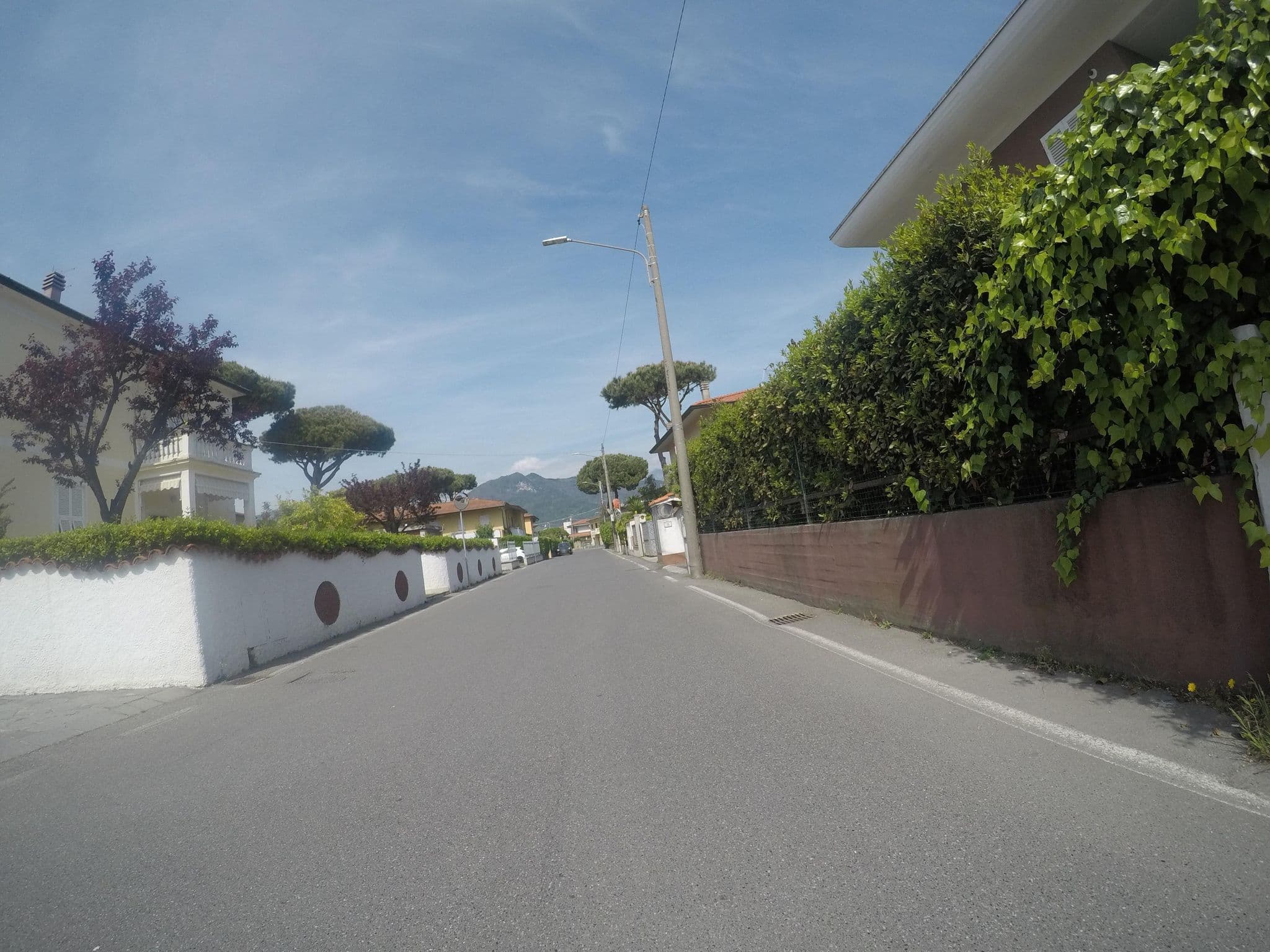 Street view near R.t.a Azzurra, Marina di Massa — © cxc (CC BY-SA · Mapillary)