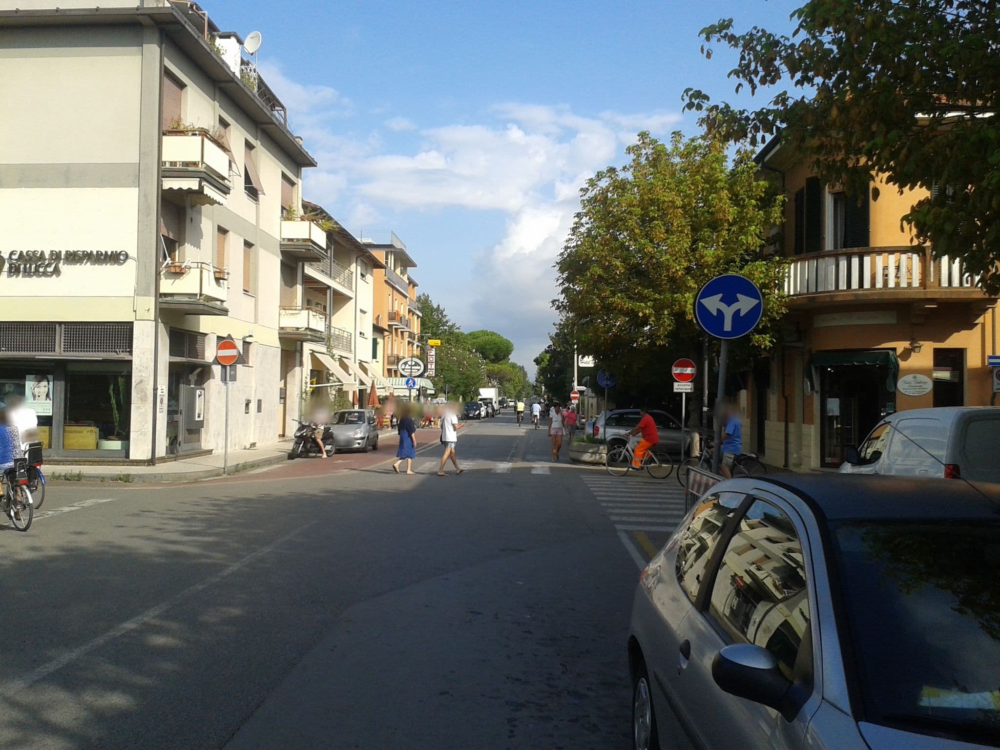 Street view near Villa Vittoria, Pietrasanta — © sbiribizio (CC BY-SA · Mapillary)