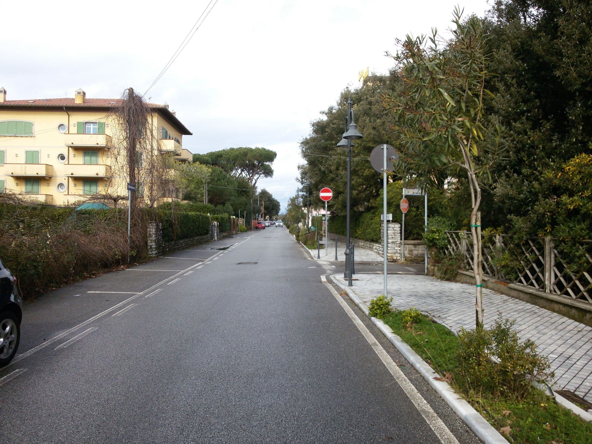 Street view near Albergo Battelli Hotel, Pietrasanta — © sbiribizio (CC BY-SA · Mapillary)