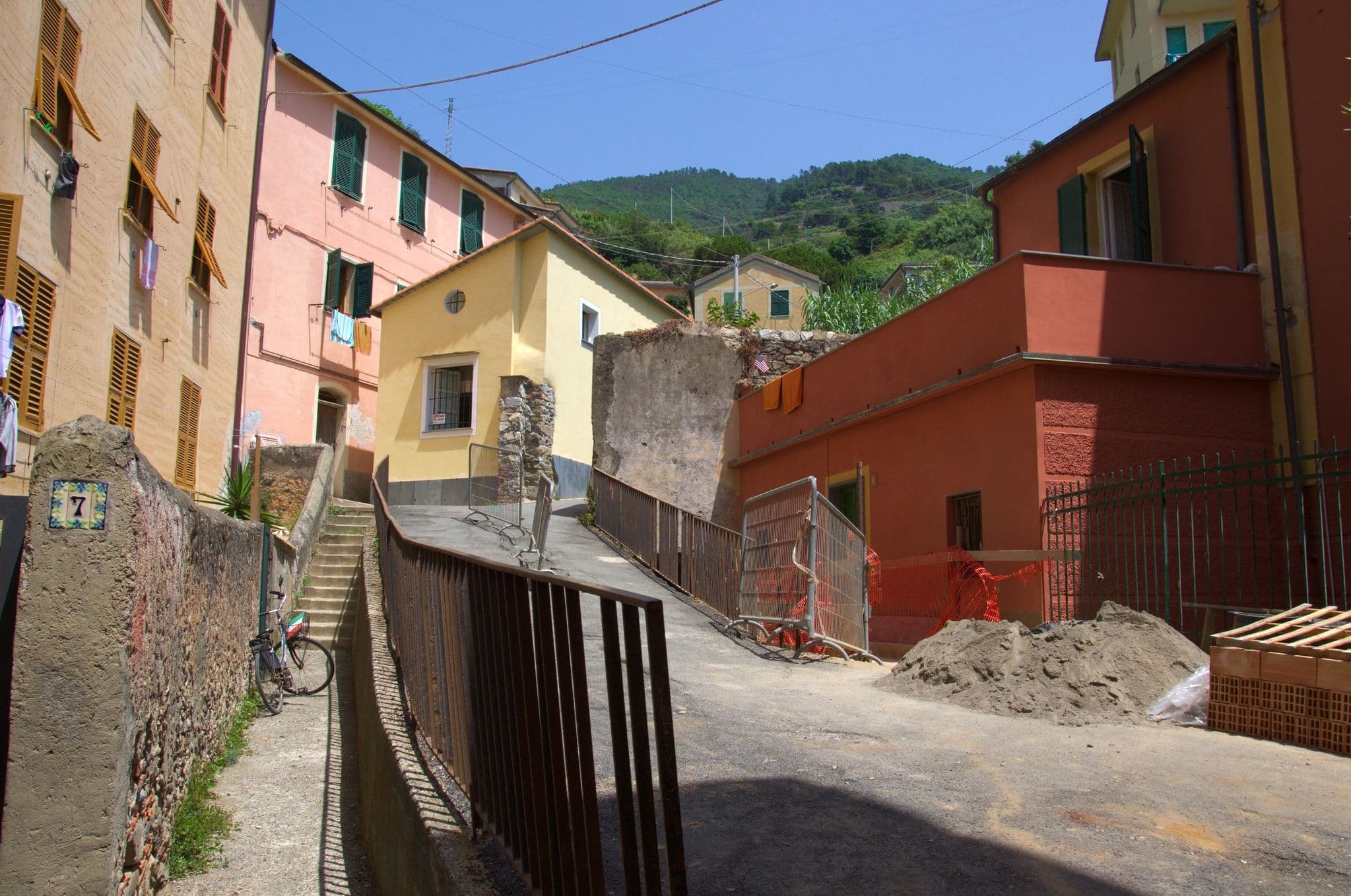 Street view near Hotel Suisse Bellevue, Monterosso al Mare — © danysk (CC BY-SA · Mapillary)