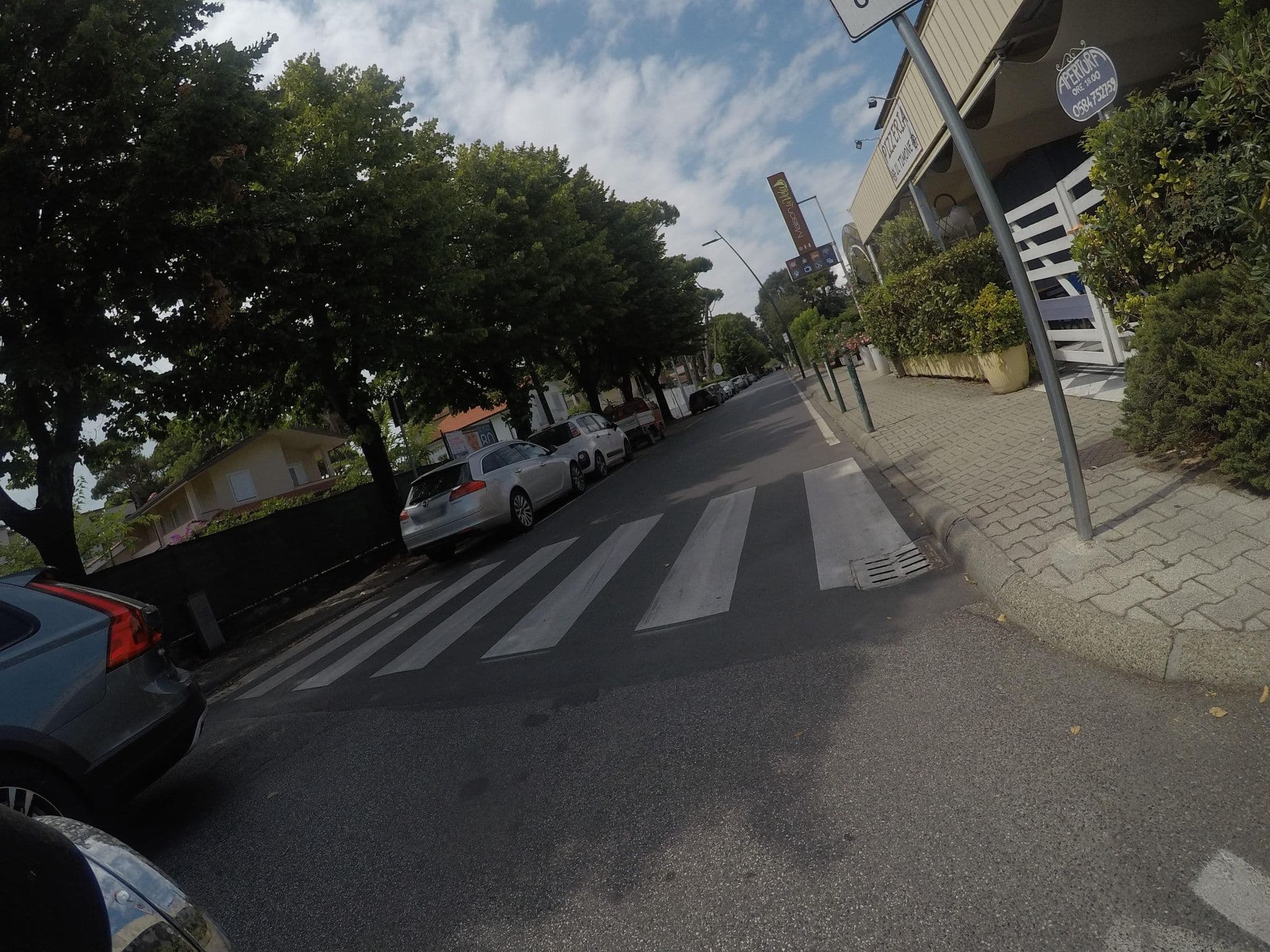 Street view near Albergo La Vela, Forte dei Marmi — © cxc (CC BY-SA · Mapillary)