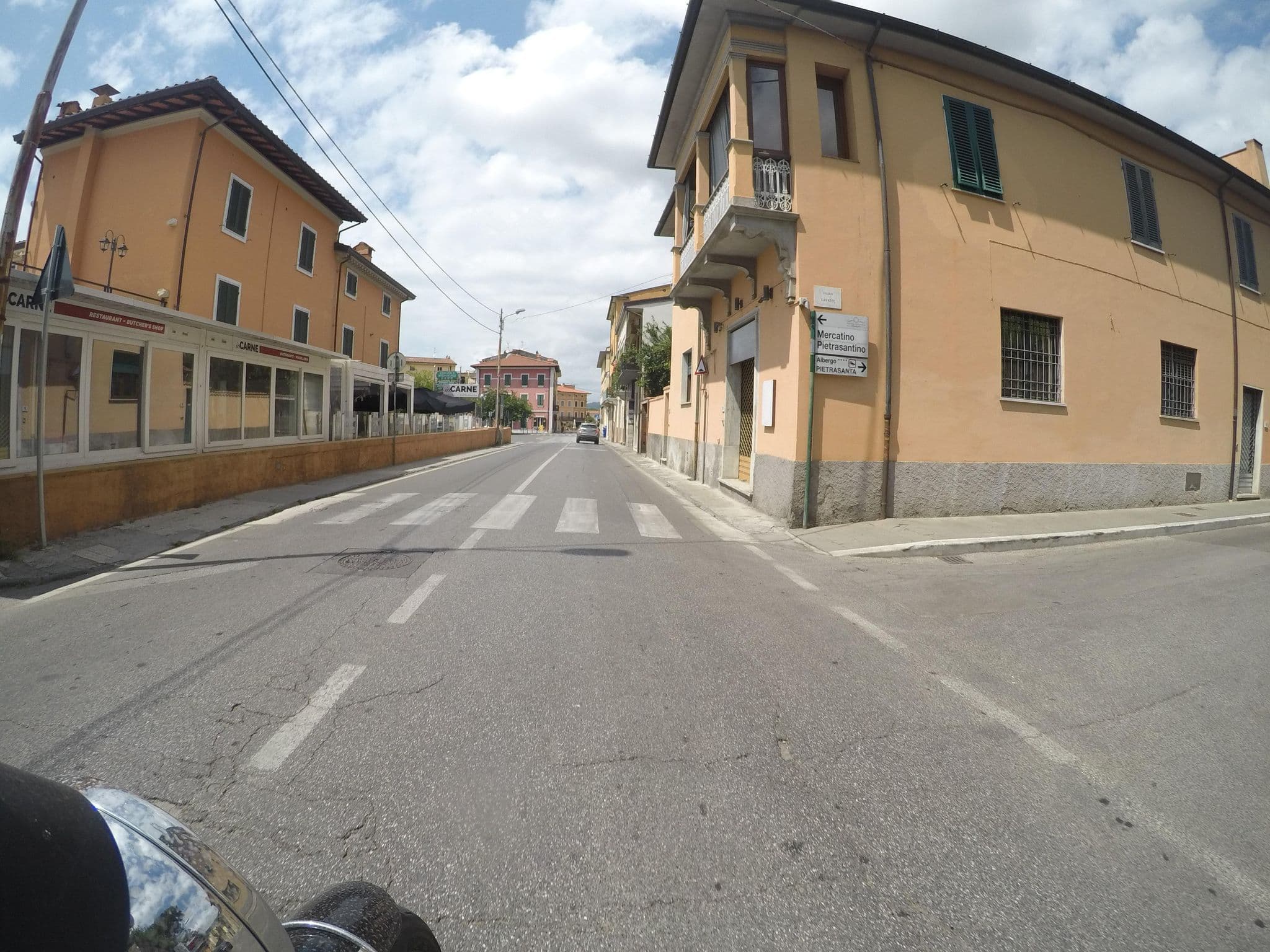 Street view near Corte Pattana, Pietrasanta — © cxc (CC BY-SA · Mapillary)