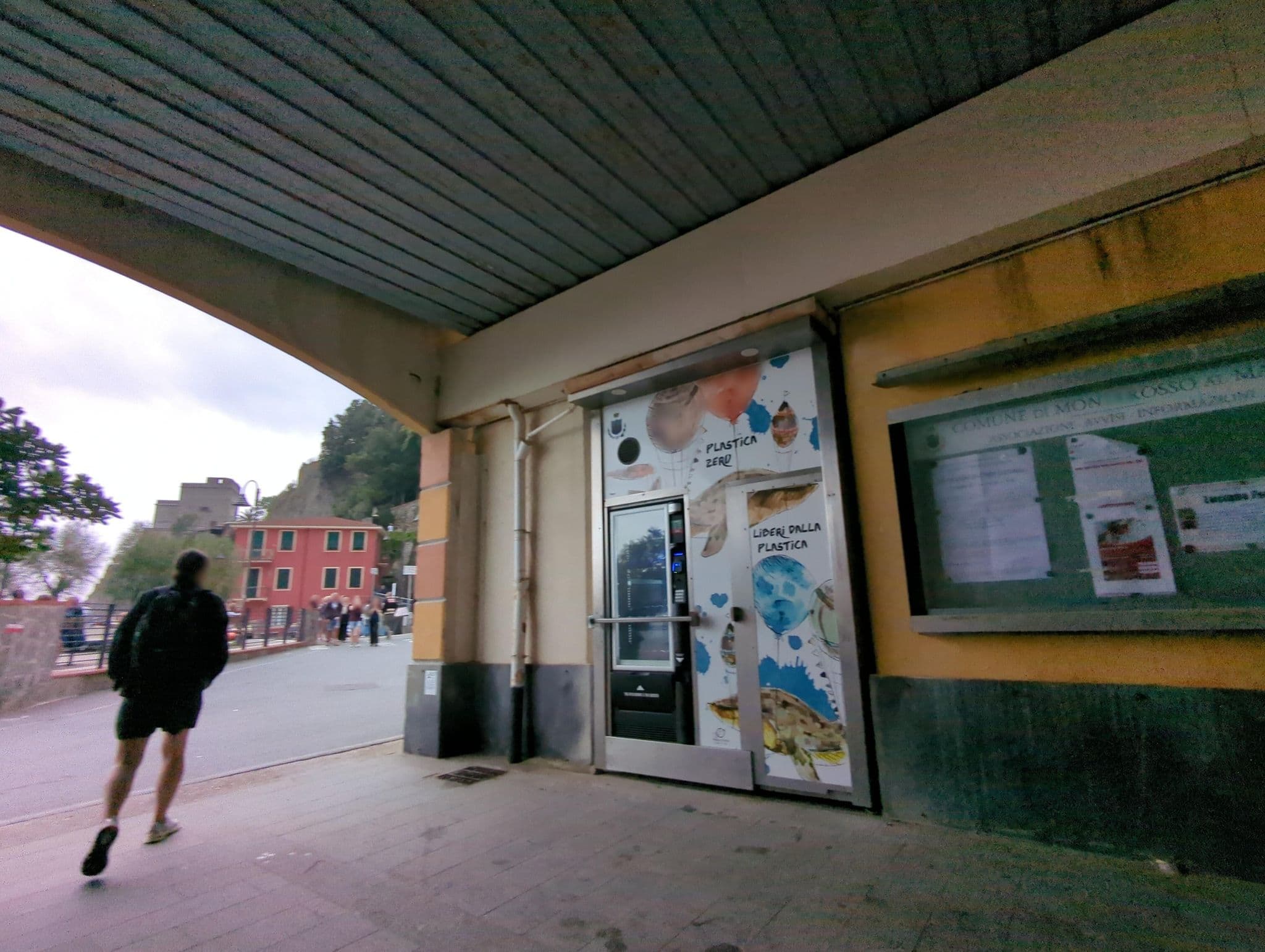 Street view near Il portico, Monterosso al Mare — © ente (CC BY-SA · Mapillary)