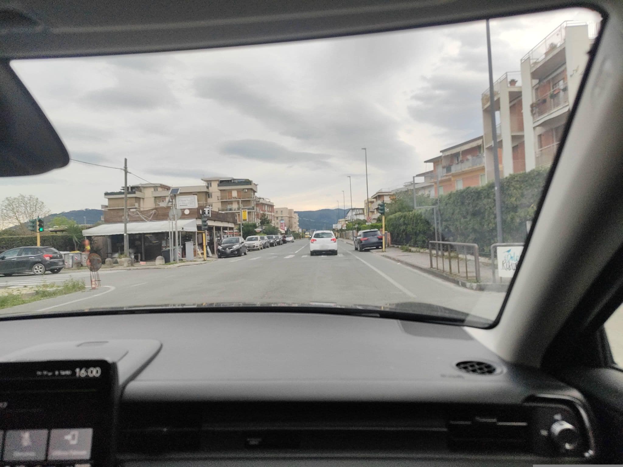Street view near Albergo Marinella, Marina di Carrara — © omfg_notpr (CC BY-SA · Mapillary)