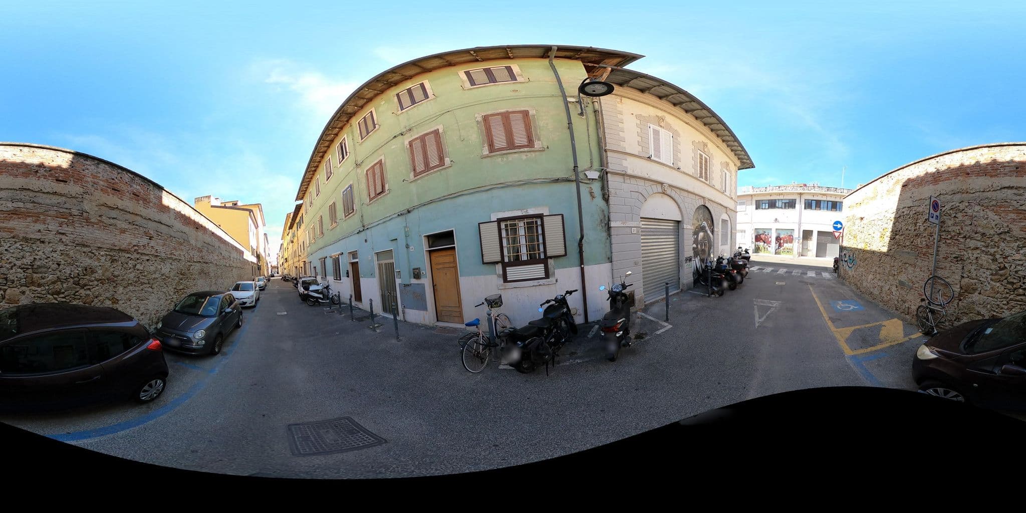 Street view near Albergo Imperiale, Livorno — © momix (CC BY-SA · Mapillary)