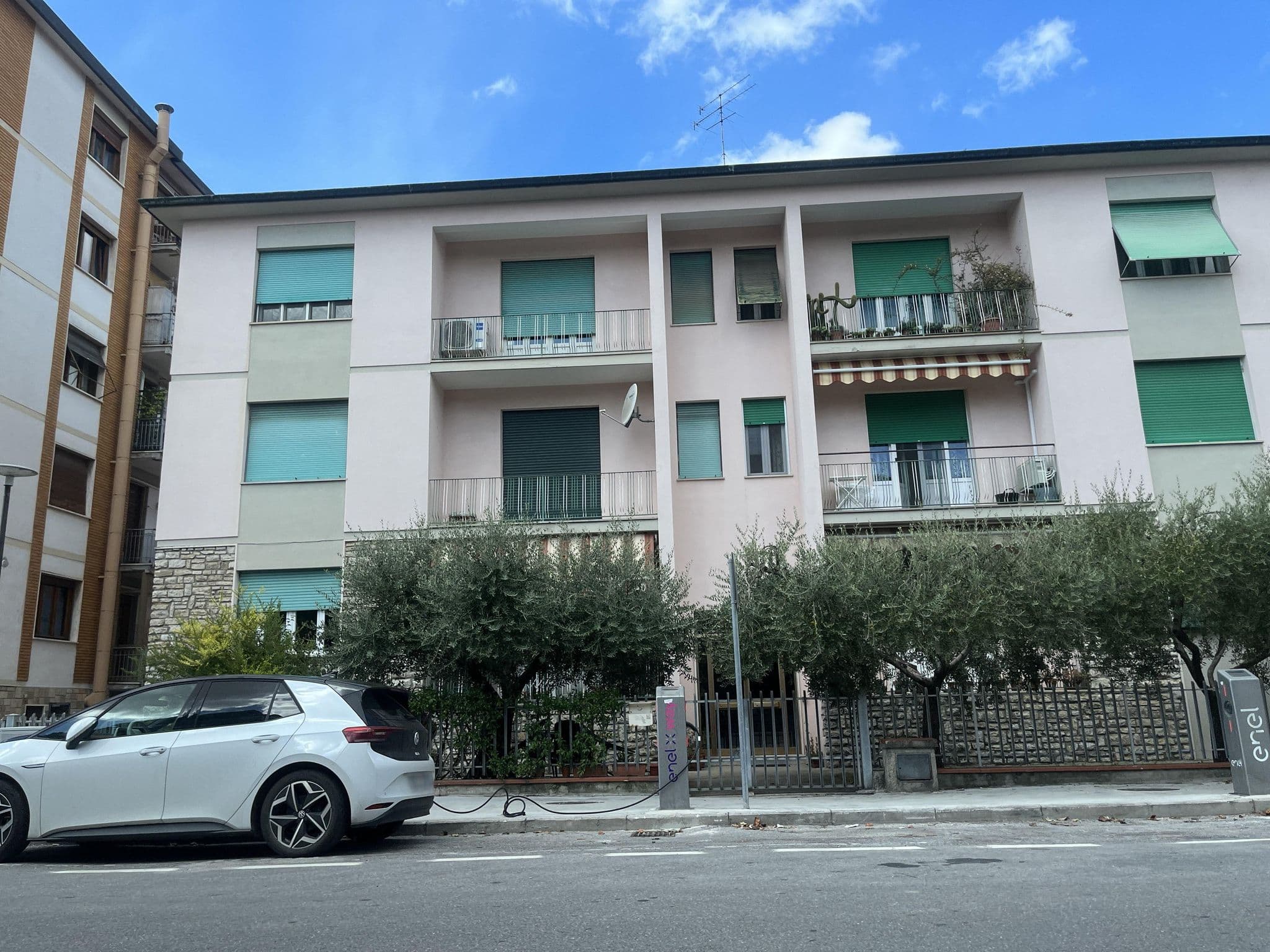 Street view near Casa Giulia In, Pisa — © oeschinen (CC BY-SA · Mapillary)