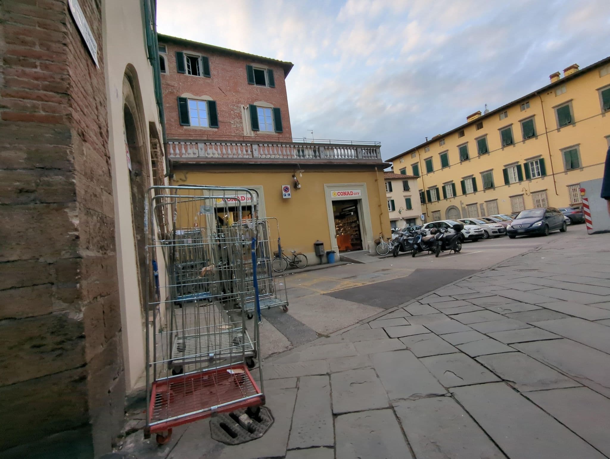 Street view near B&B La torre, Lucca — © ente (CC BY-SA · Mapillary)