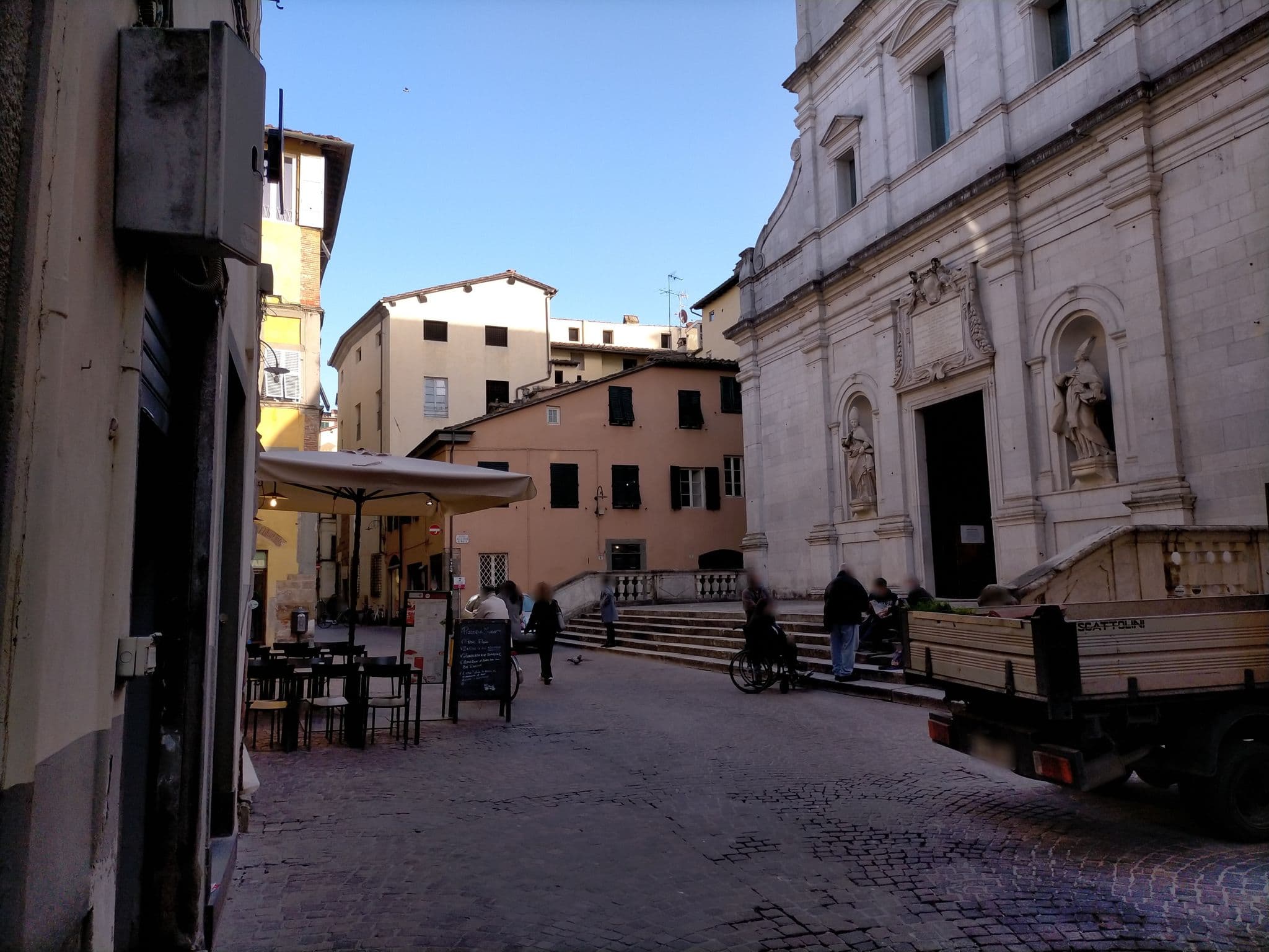 Street view near La Tosca Rooms, Lucca — © johnnerine98 (CC BY-SA · Mapillary)