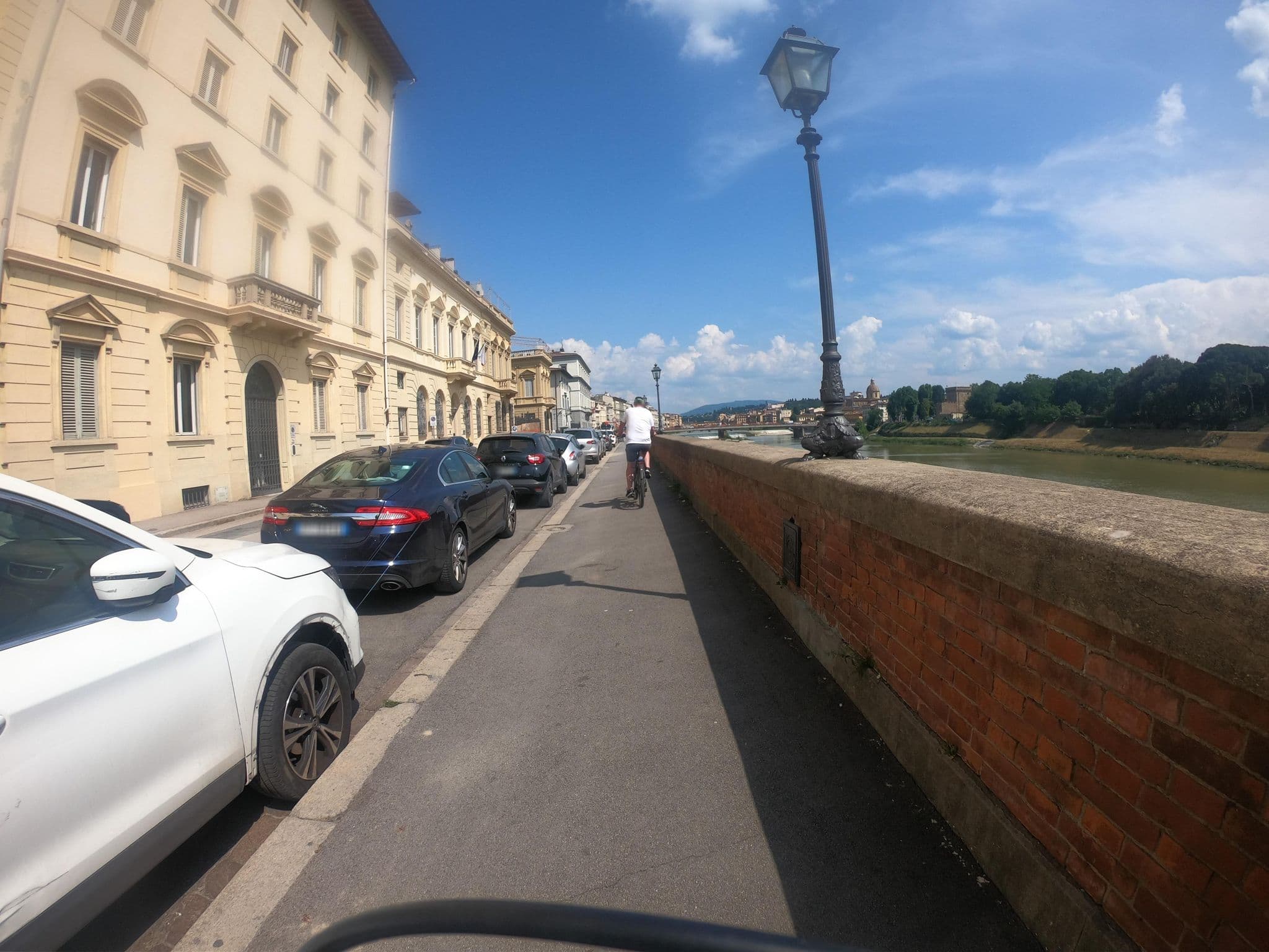 Street view near Residenza Il Maggio Florence, Florence — © pbb (CC BY-SA · Mapillary)