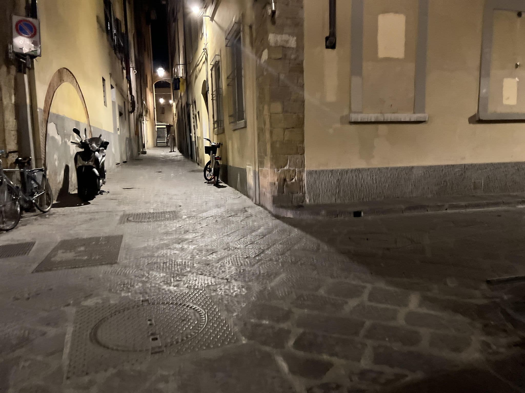 Street view near LeoneHouse, Florence — © shogohirasawa (CC BY-SA · Mapillary)