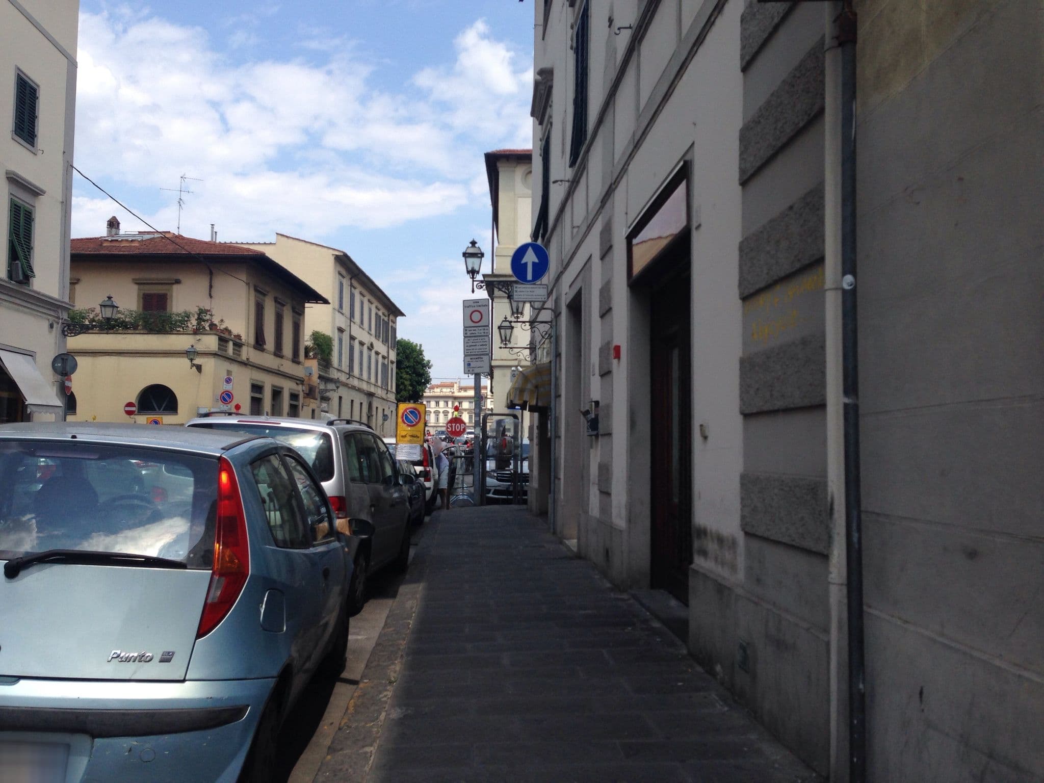 Street view near Lily Room, Florence — © scribblemaniac (CC BY-SA · Mapillary)
