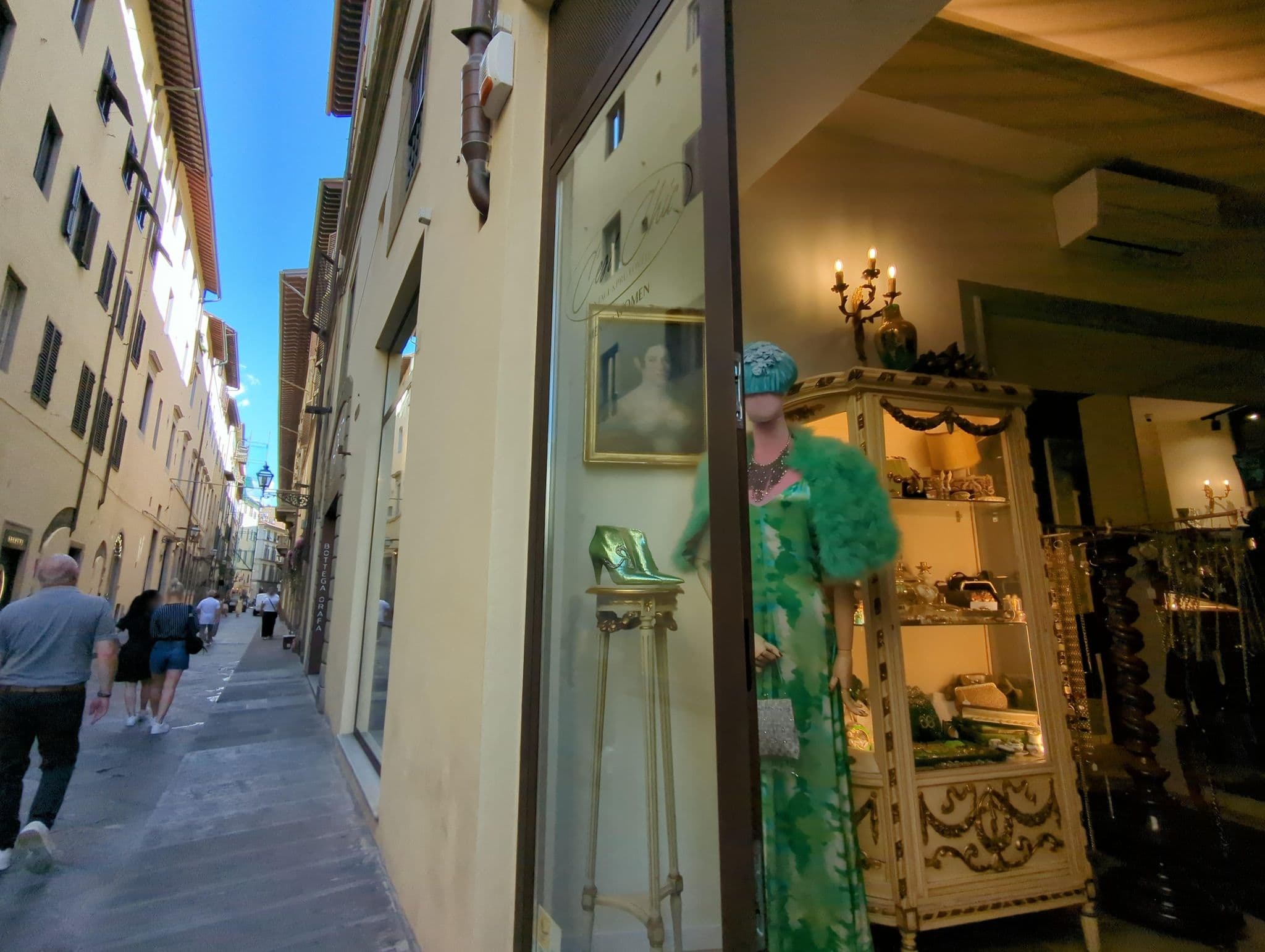 Street view near Amabilia Bed & Breakfast, Florence — © ente (CC BY-SA · Mapillary)