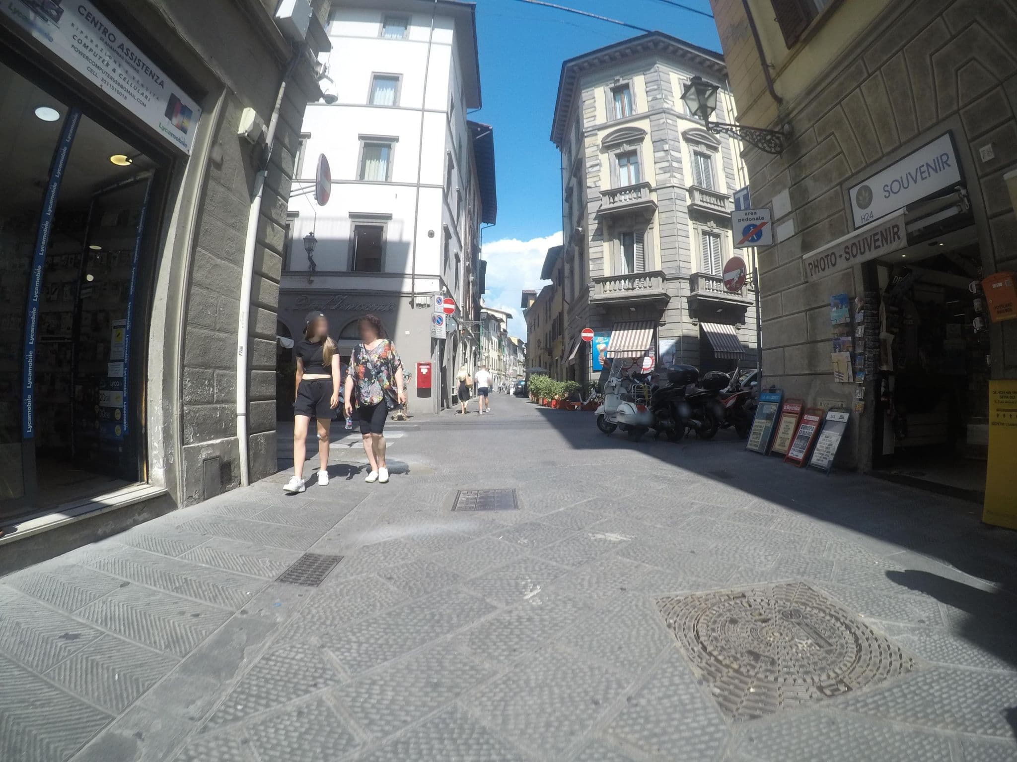 Street view near Soggiorne Gloria, Florence — © chrisbeddow (CC BY-SA · Mapillary)