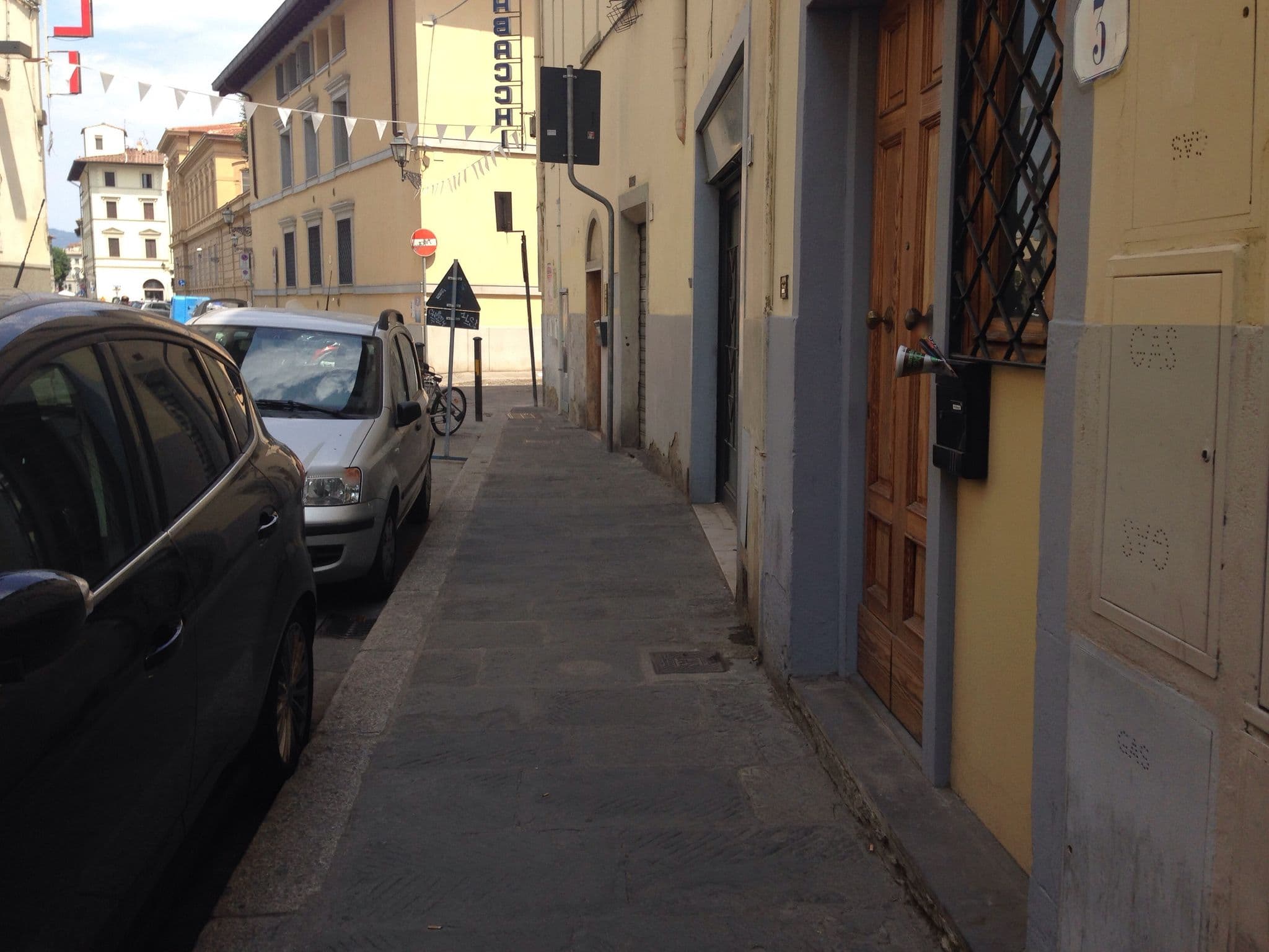 Street view near gina guest house, Florence — © scribblemaniac (CC BY-SA · Mapillary)