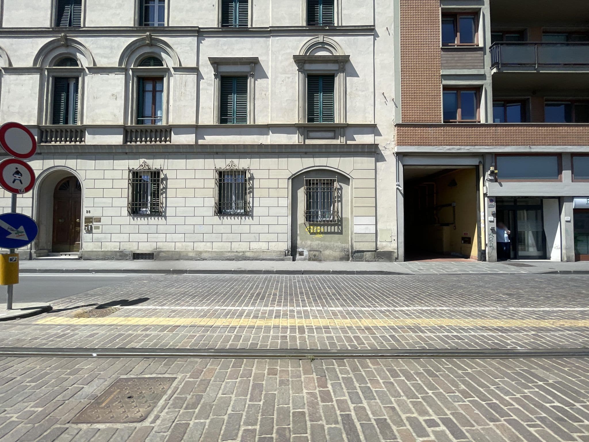 Street view near 相約佛羅倫斯家庭旅館, Florence — © filipb (CC BY-SA · Mapillary)