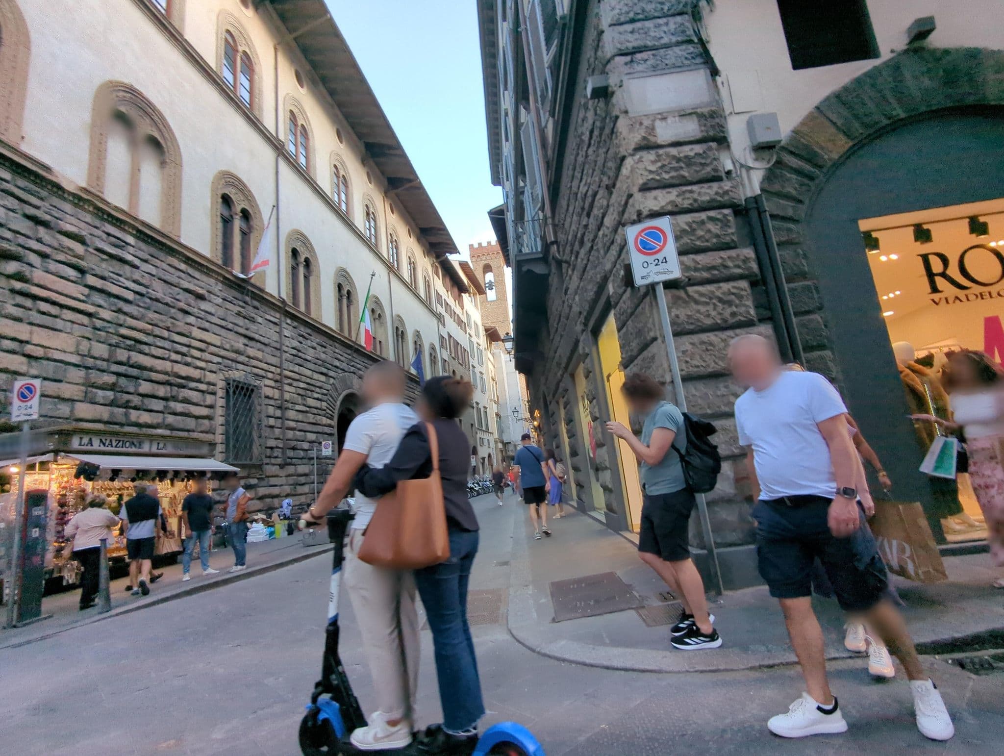 Street view near N4U Guest House, Florence — © ente (CC BY-SA · Mapillary)