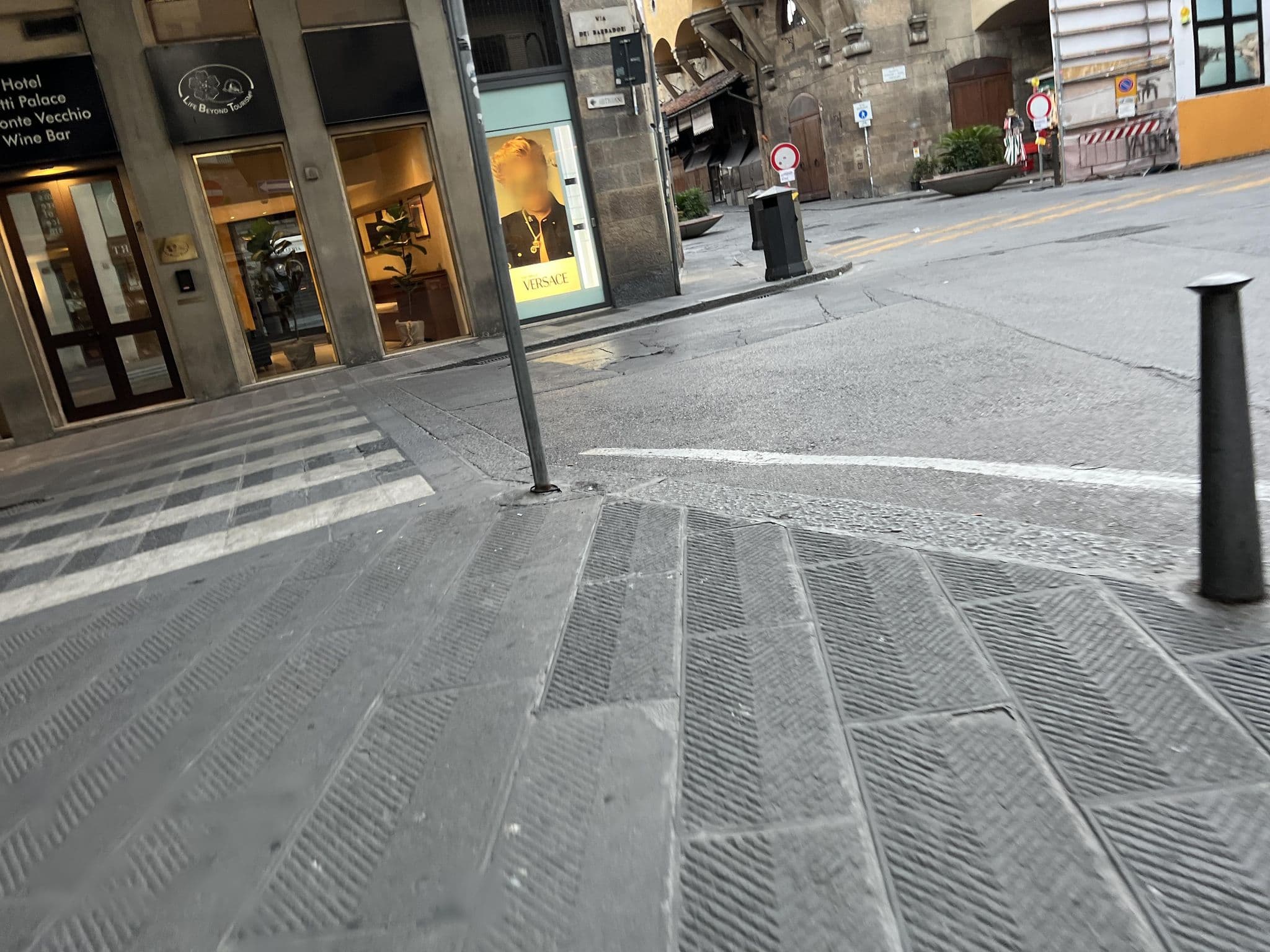 Street view near Bsj Apartment, Florence — © shogohirasawa (CC BY-SA · Mapillary)