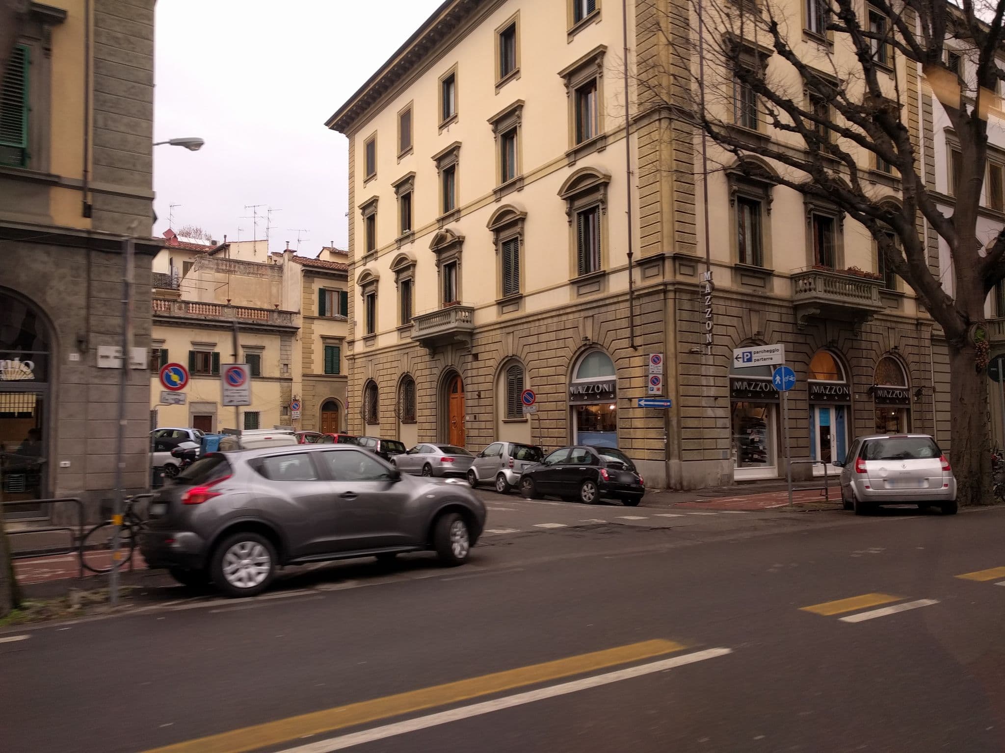 Street view near La Foresteria 5, Campo di Marte — © sashazykov (CC BY-SA · Mapillary)