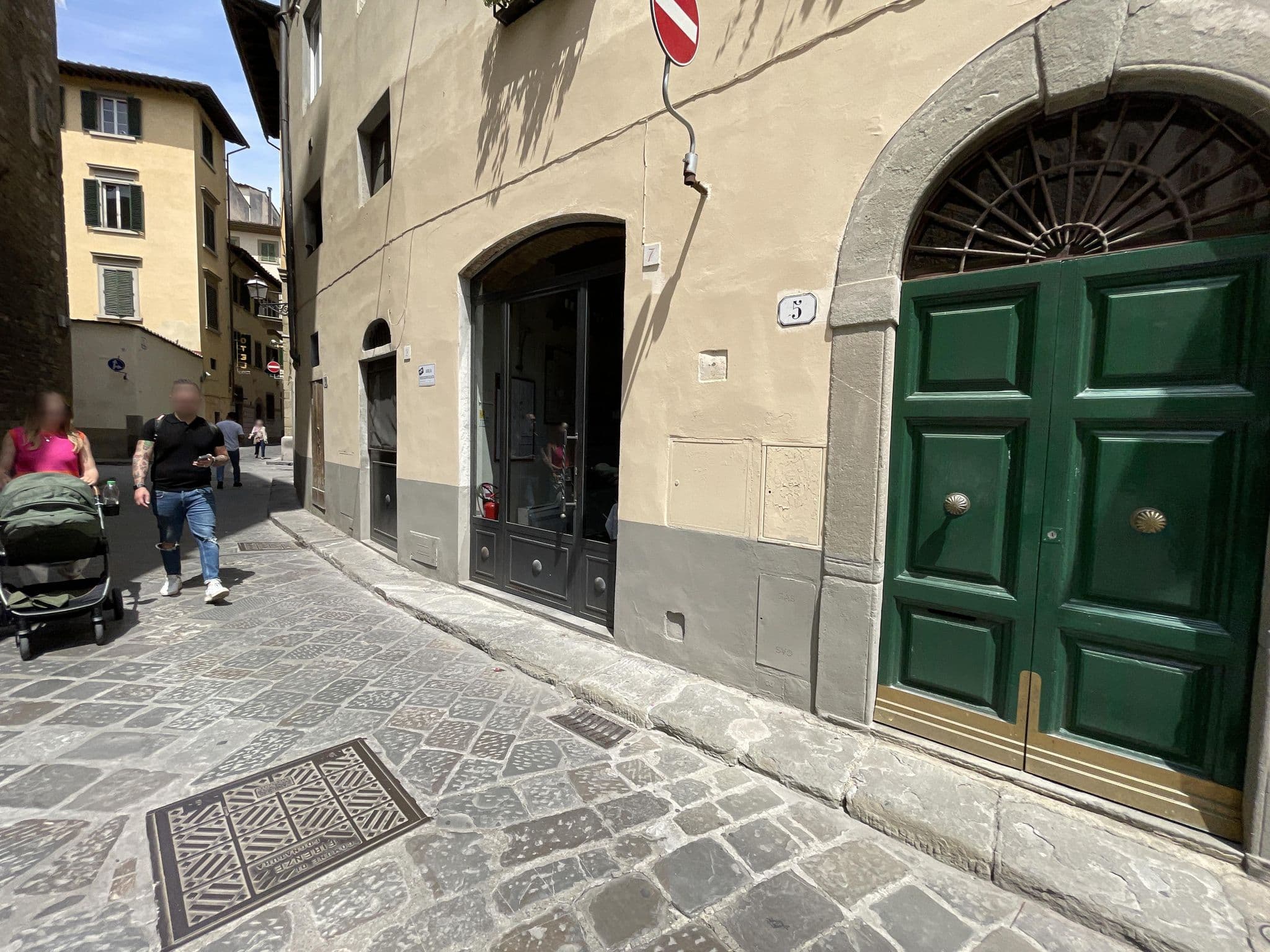 Street view near Da Appartement Na 1000 Trappen, Florence — © filipb (CC BY-SA · Mapillary)