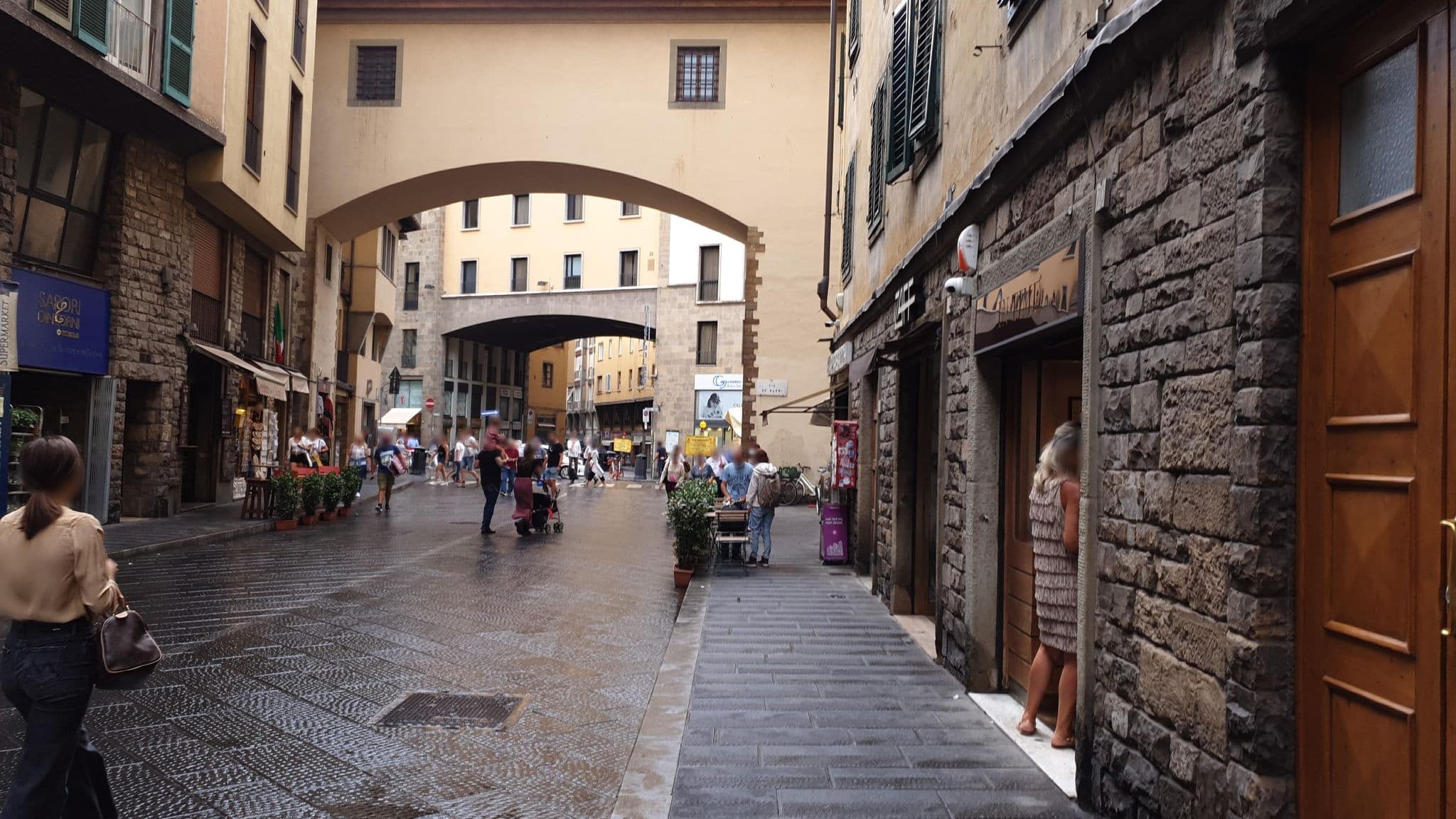 Street view near Florence Moreno's Home, Florence — © jopparn (CC BY-SA · Mapillary)