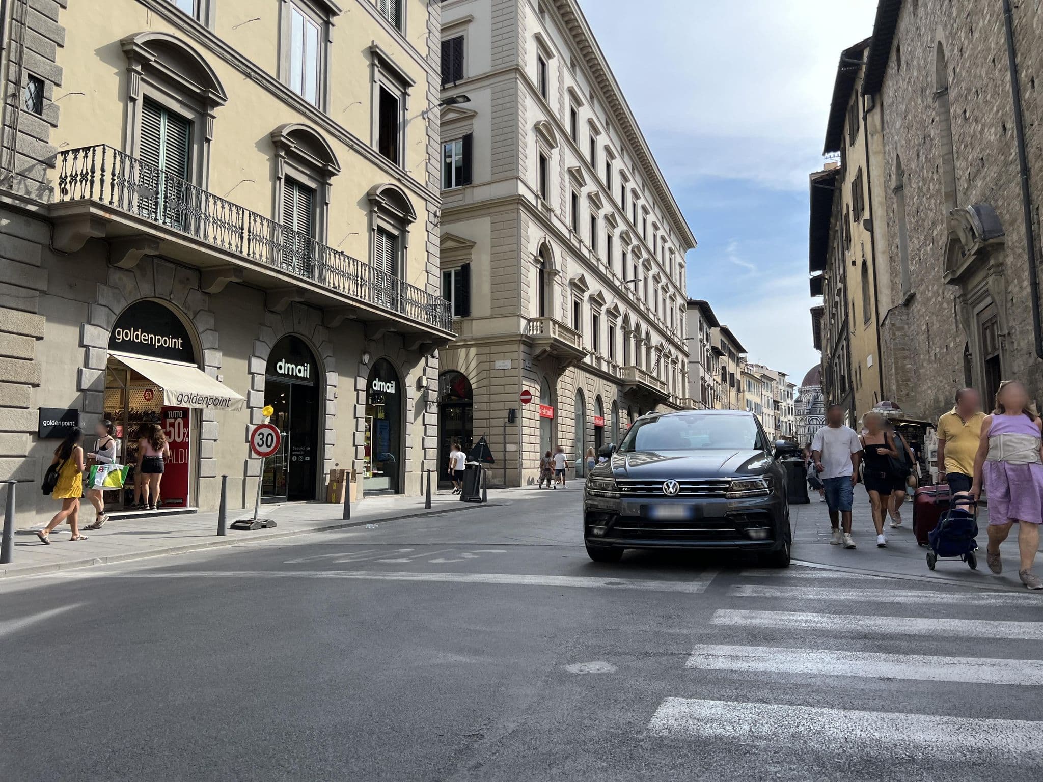 Street view near Torre De' Conti Boutique B&B, Florence — © shogohirasawa (CC BY-SA · Mapillary)