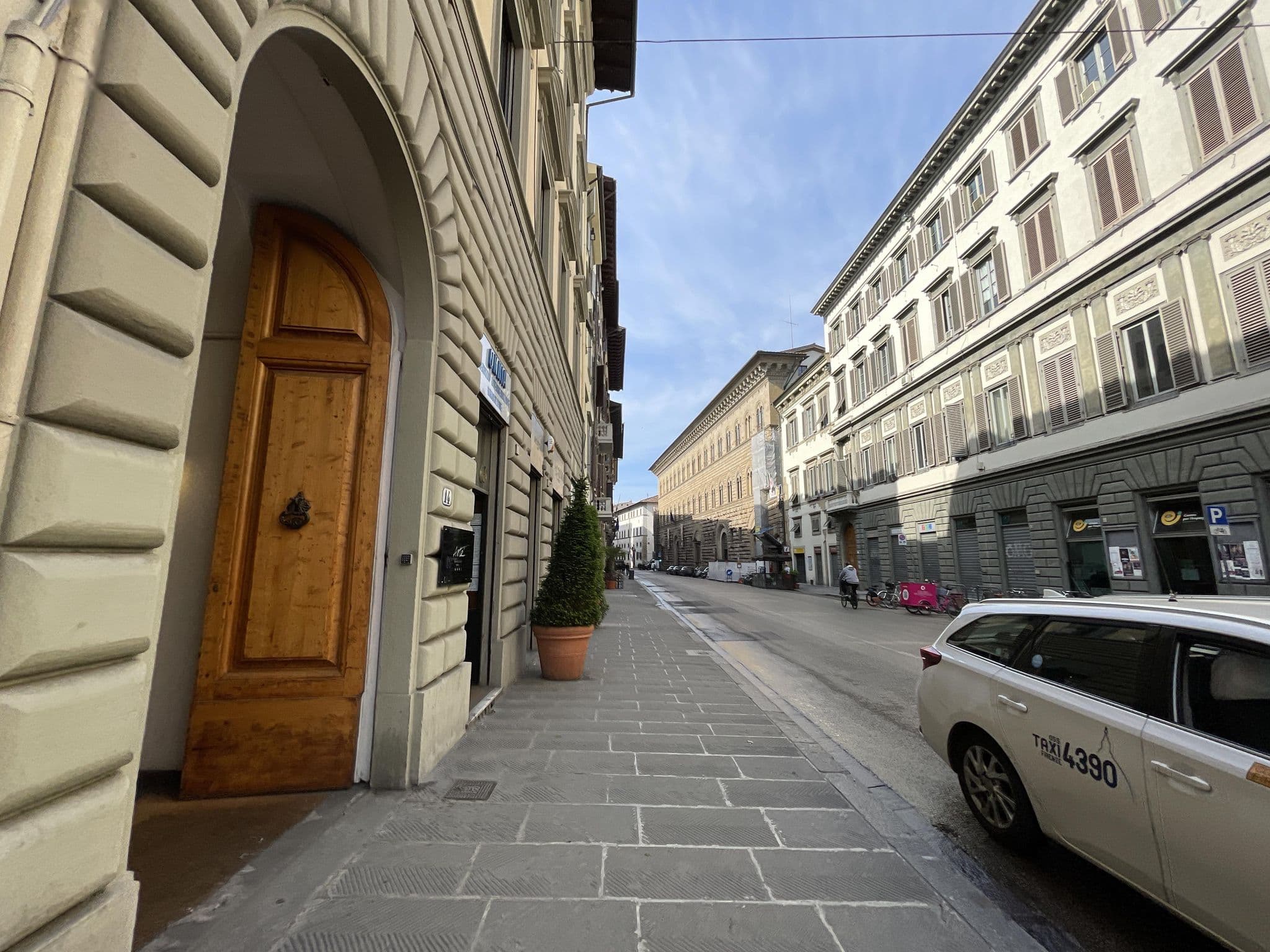 Street view near Residence Cavour, Florence — © filipb (CC BY-SA · Mapillary)