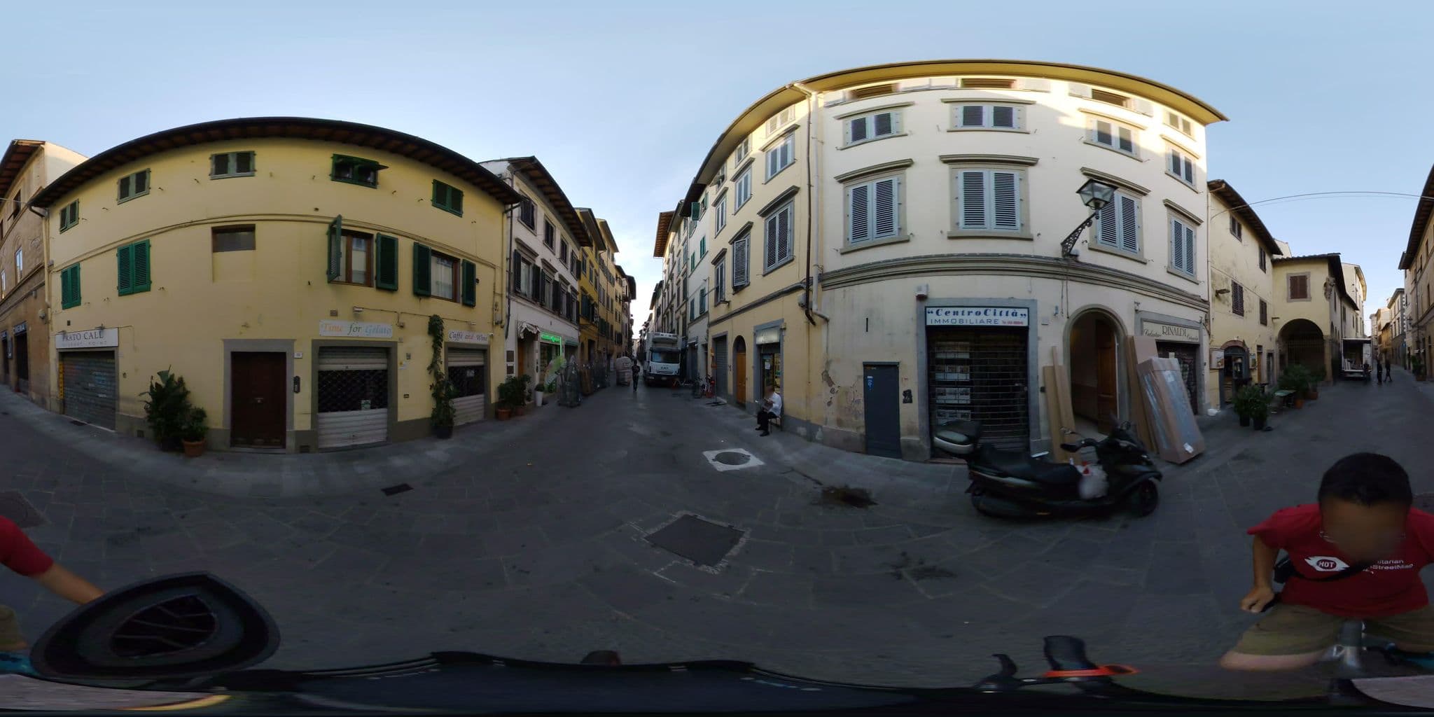 Street view near The House Livi, Florence — © dilipshrikhande (CC BY-SA · Mapillary)