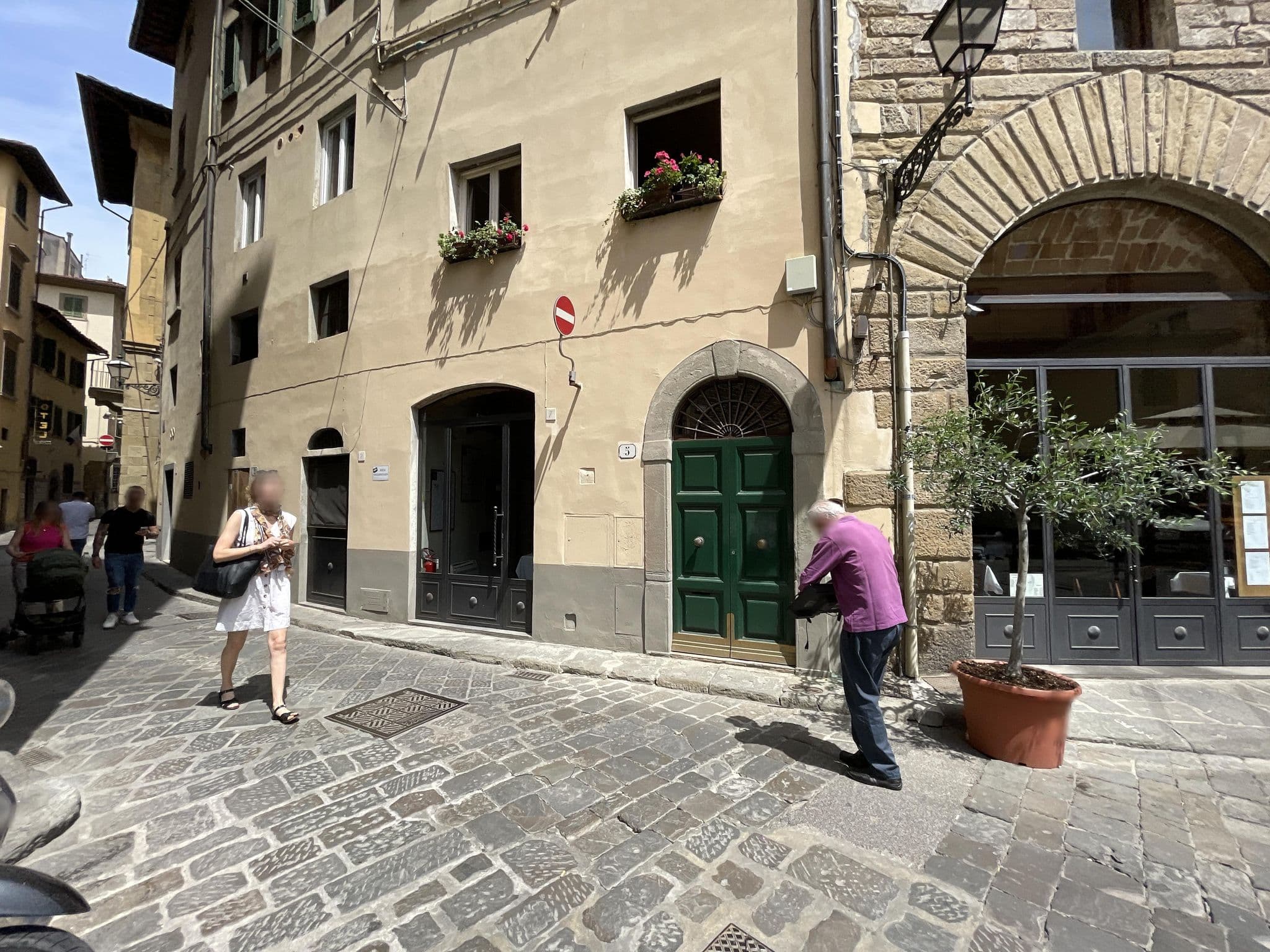 Street view near Casa Vacanza Borgo, Florence — © filipb (CC BY-SA · Mapillary)
