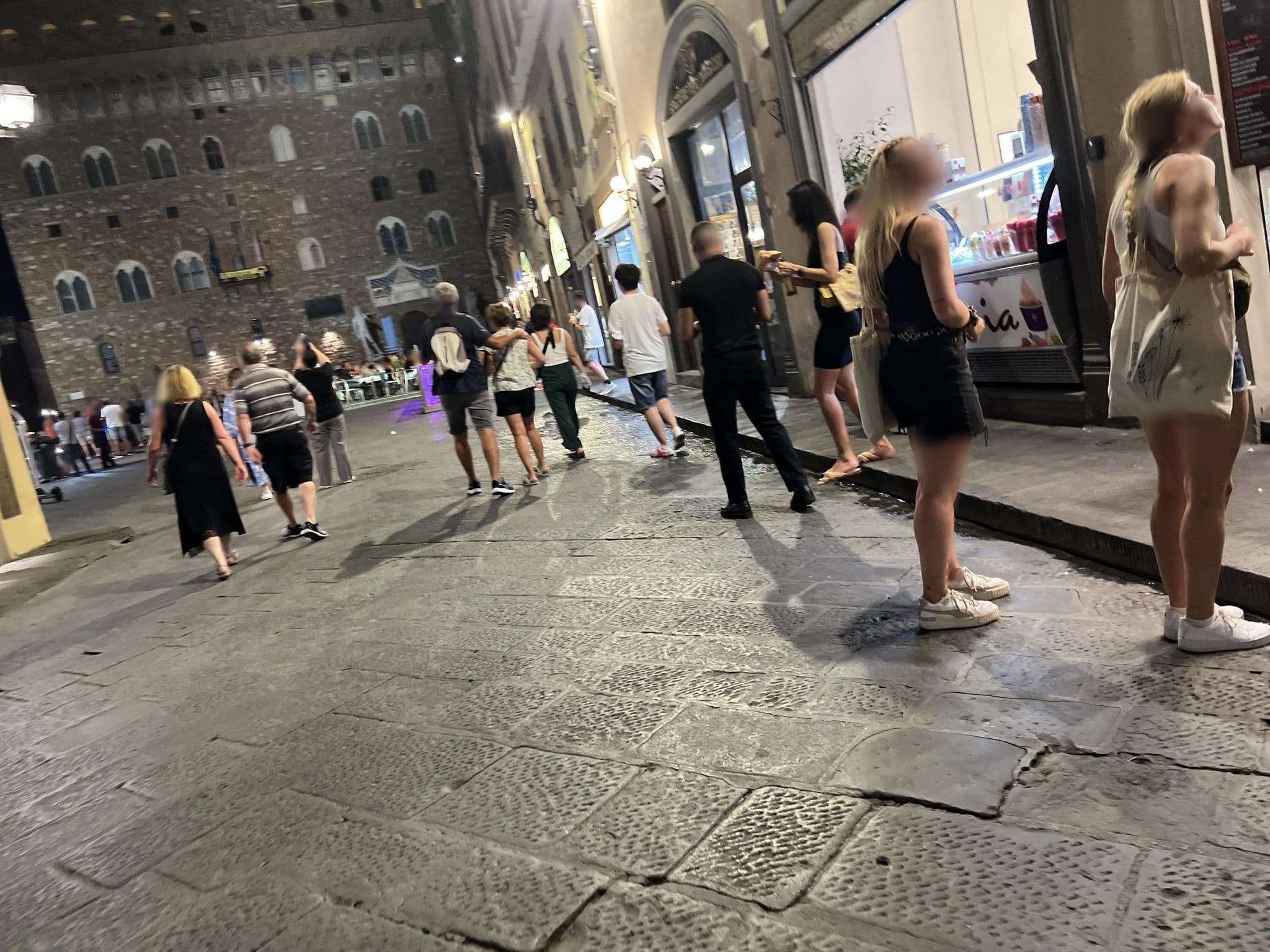Street view near ArnolfHouse, Florence — © shogohirasawa (CC BY-SA · Mapillary)