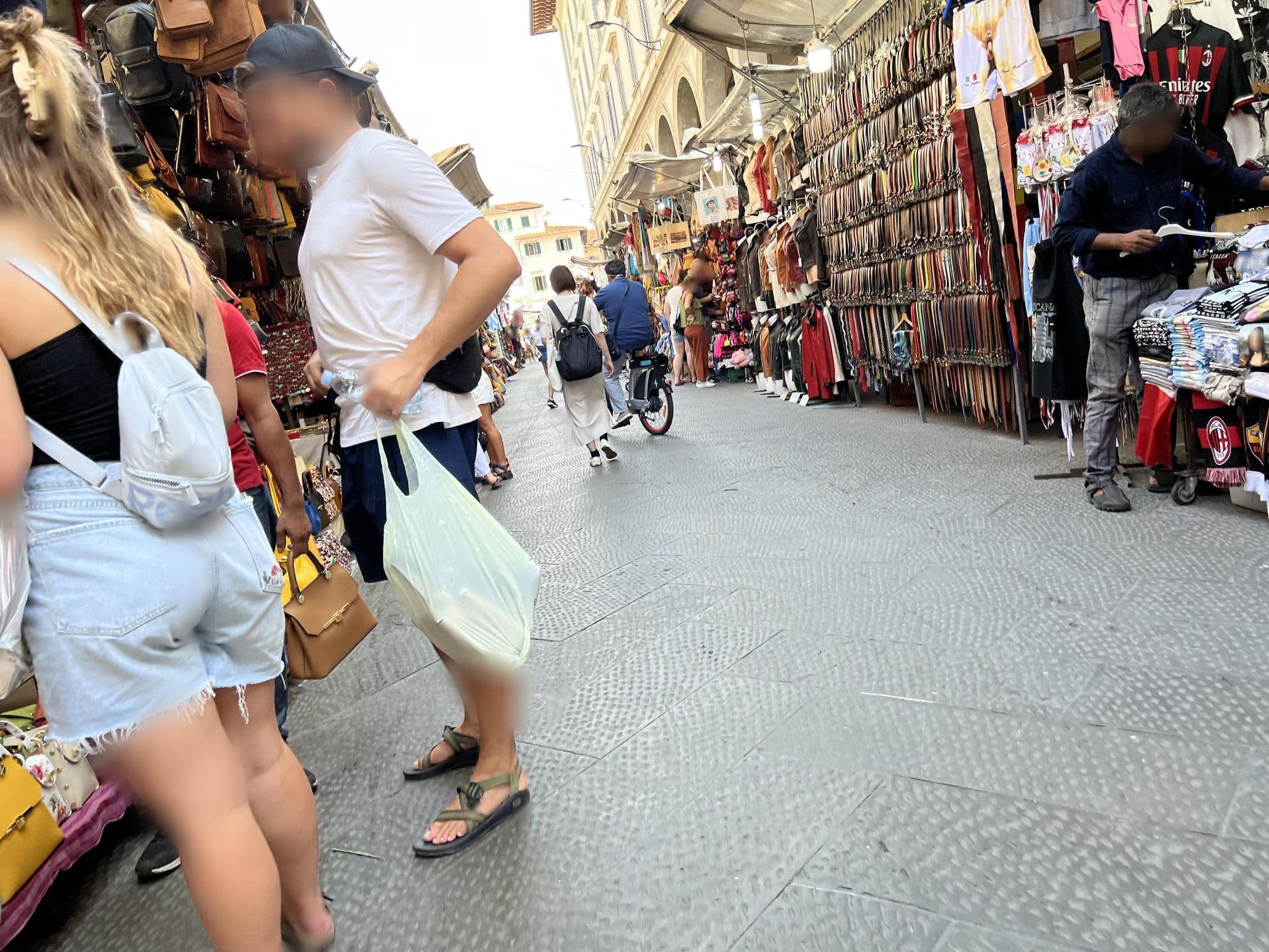Street view near B&B Lorenzo De' Medici, Florence — © shogohirasawa (CC BY-SA · Mapillary)