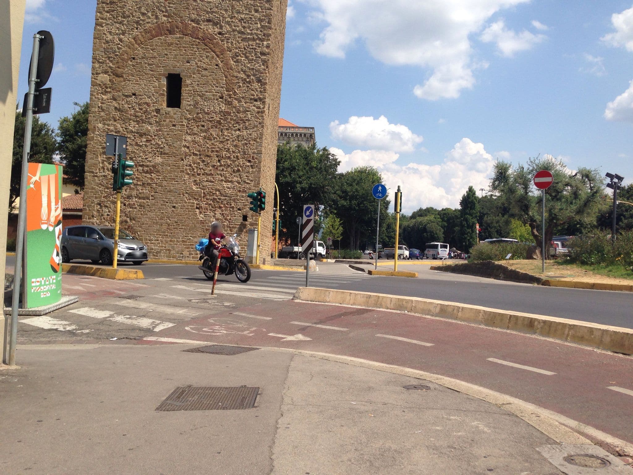Street view near LE RÊVE DE NAIM Firenze, Campo di Marte — © scribblemaniac (CC BY-SA · Mapillary)