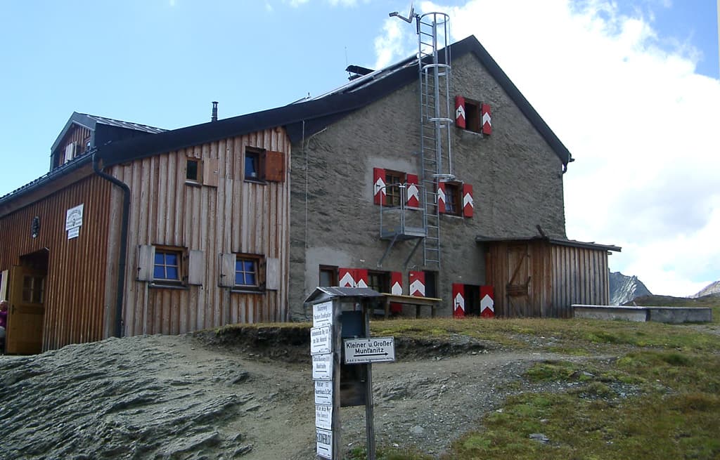 Sudetendeutsche Hütte (via Wikimedia Commons, CC BY-SA 2.0 de)