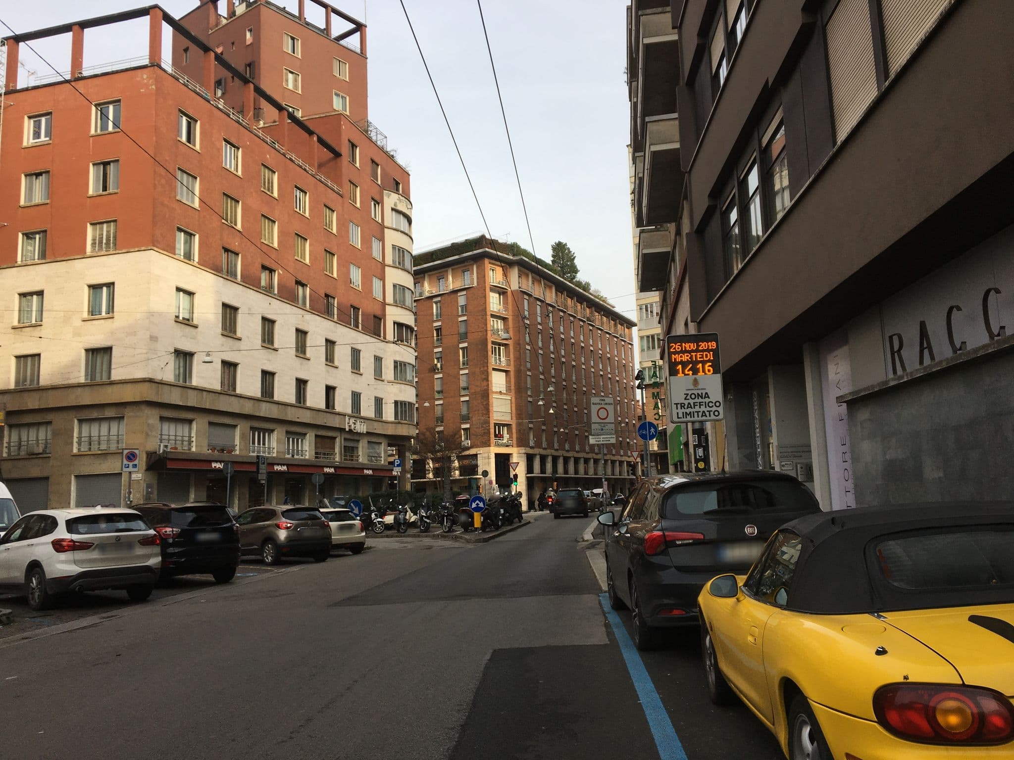 Street view near ResArt, Bologna — © tapo (CC BY-SA · Mapillary)