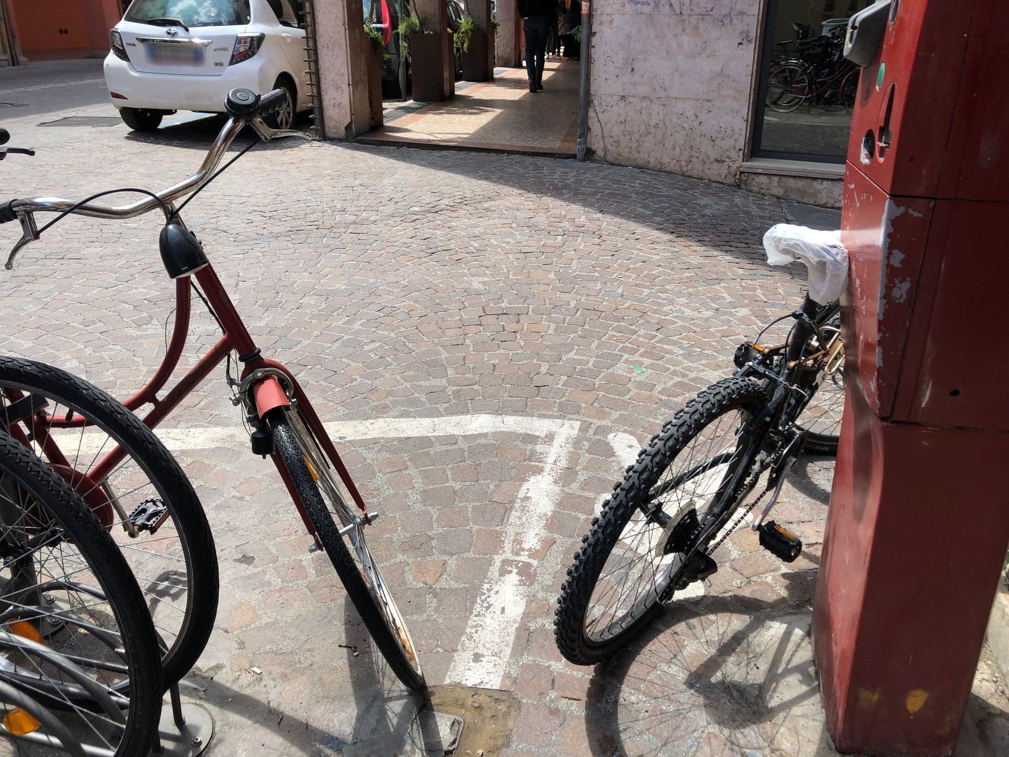 Street view near Tessitori Flat, Bologna — © fabiofornasari (CC BY-SA · Mapillary)