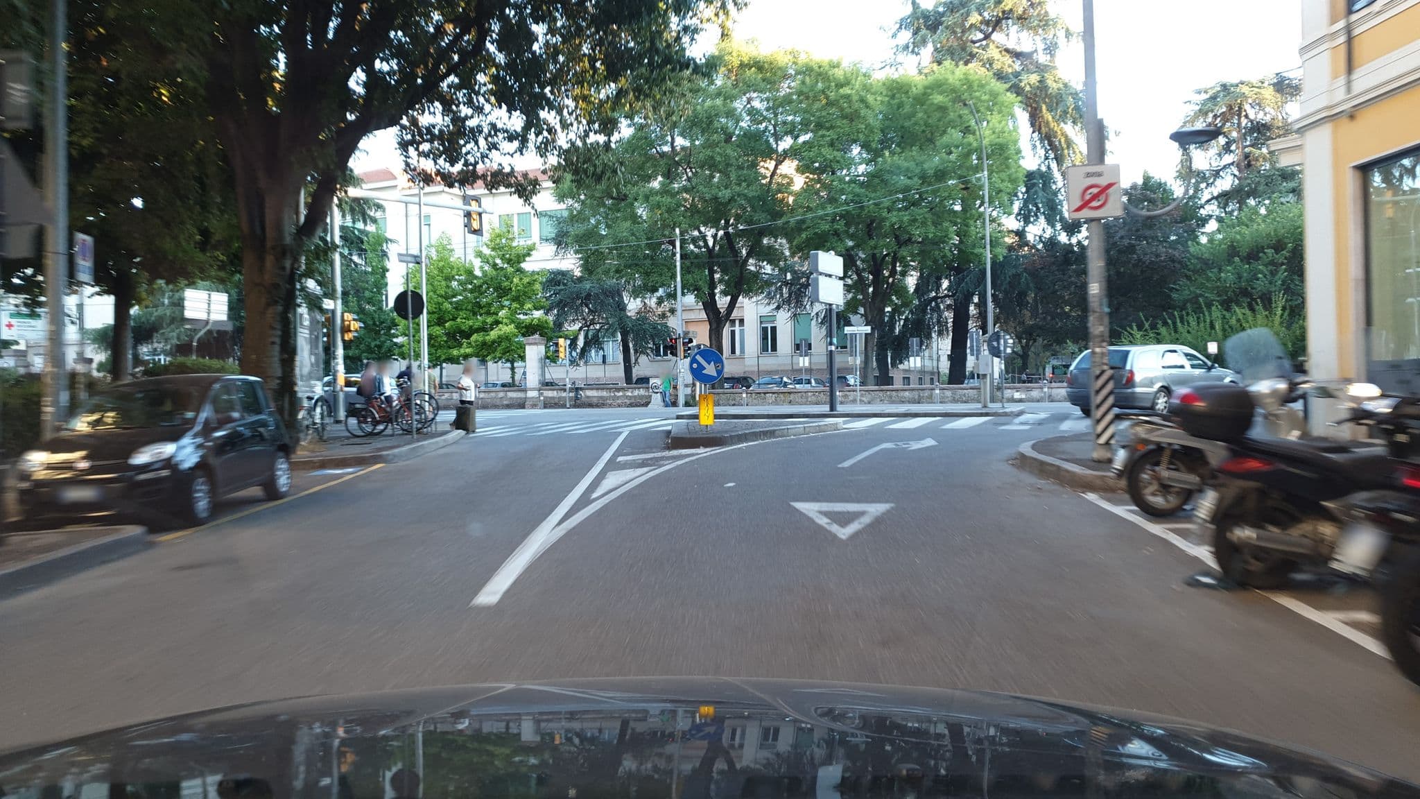 Street view near Hotel Bologna, Bologna — © zerbit (CC BY-SA · Mapillary)