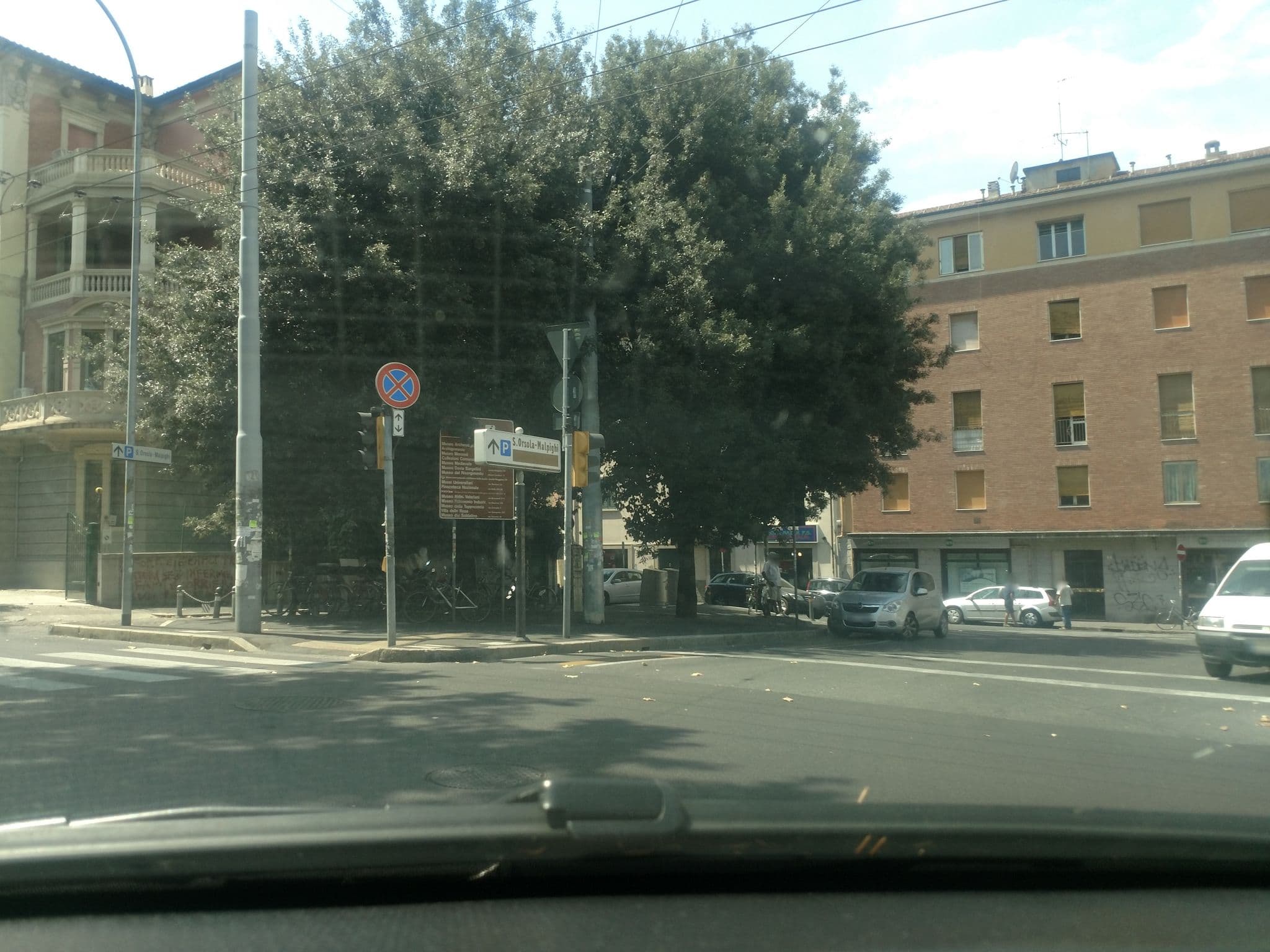 Street view near Bologna Bed and Breakfast, Bologna — © andbo (CC BY-SA · Mapillary)