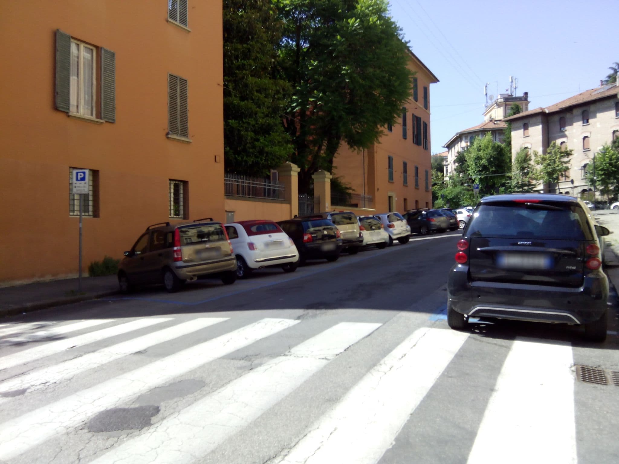 Street view near Residenza Rubbiani Fermata Rizzoli, Bologna — © msanti (CC BY-SA · Mapillary)