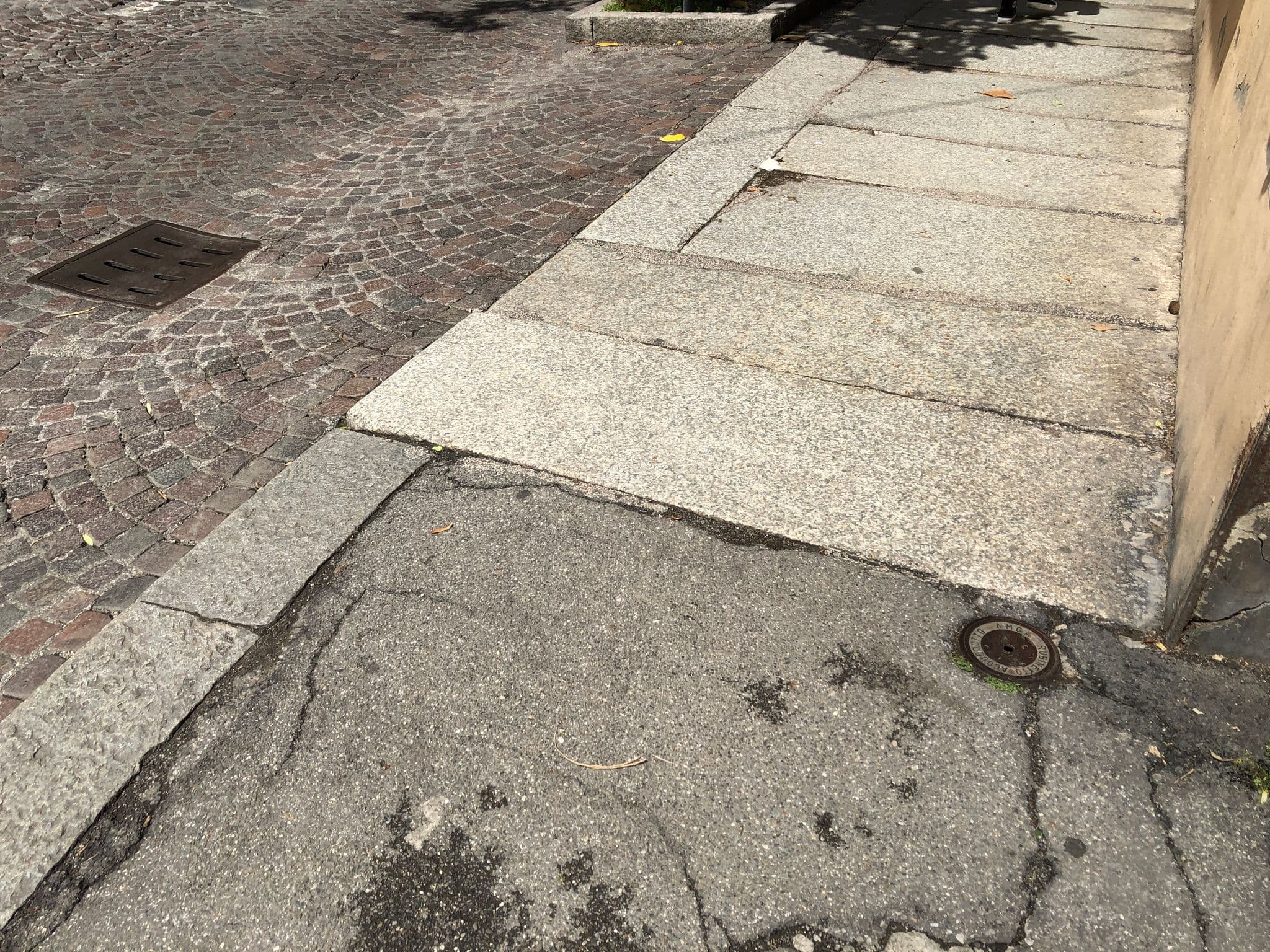 Street view near Terrazza Mattuiani Bologna, Bologna — © fabiofornasari (CC BY-SA · Mapillary)