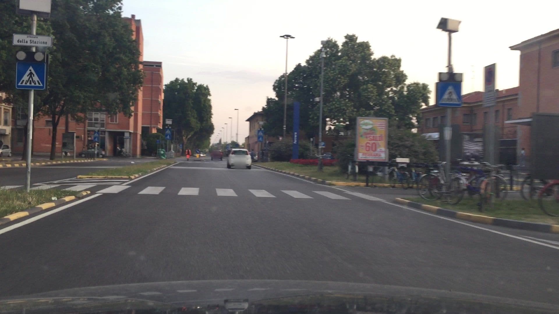 Street view near De La Ville Hotel Ferrara, Ferrara — © lvl5 (CC BY-SA · Mapillary)