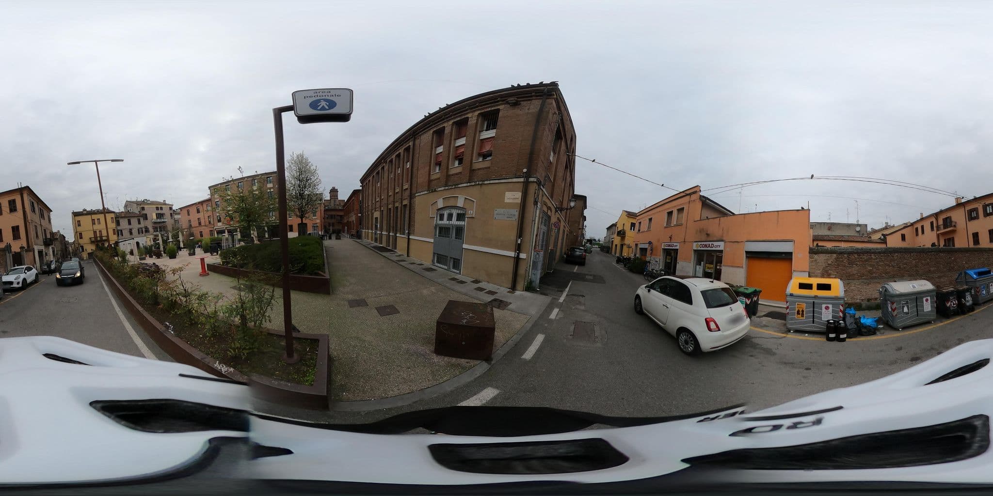 Street view near Alloggi Al Verde, Ferrara — © alesarrett (CC BY-SA · Mapillary)