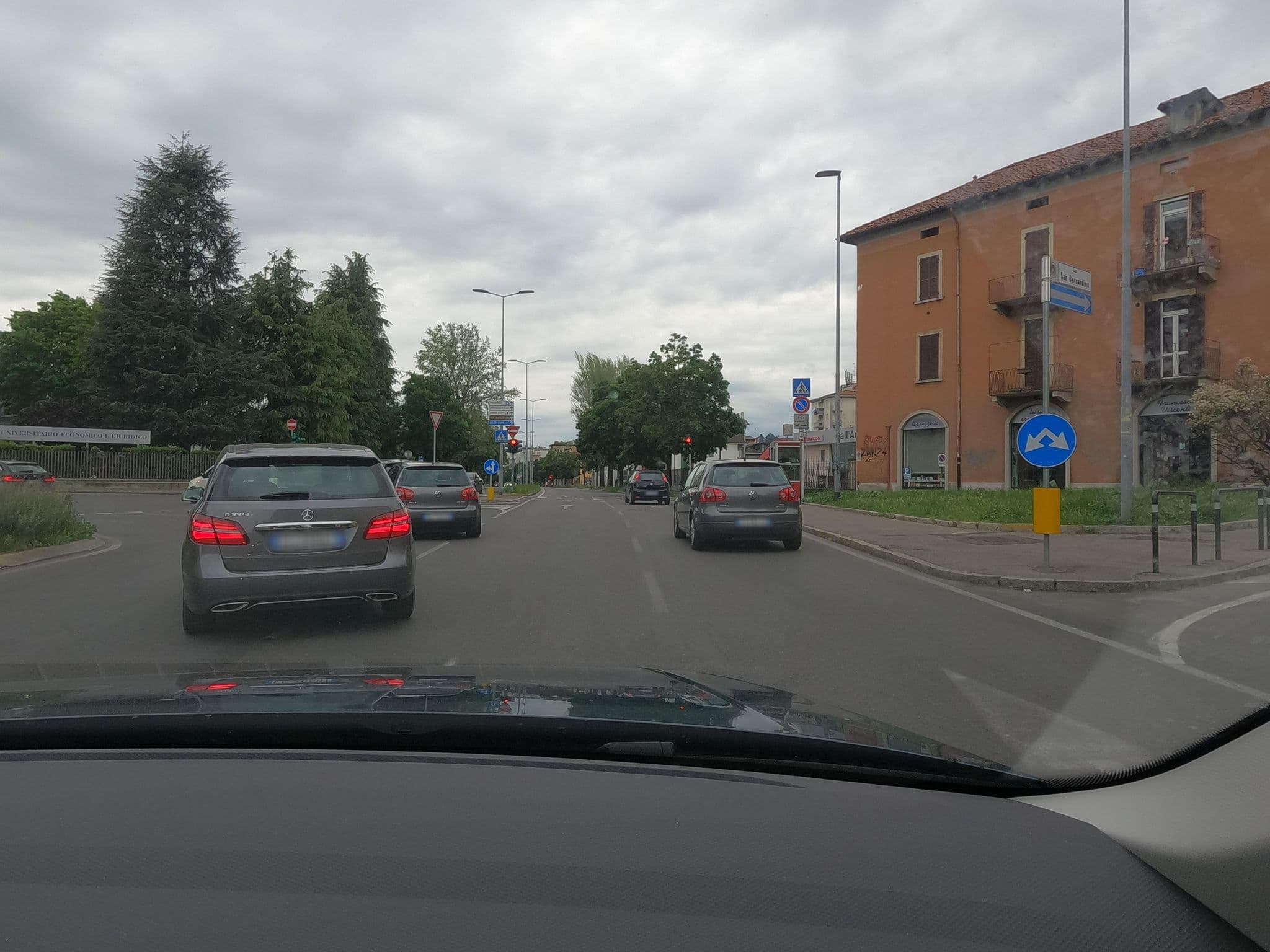 Street view near Center 2, Bergamo — © borovac (CC BY-SA · Mapillary)