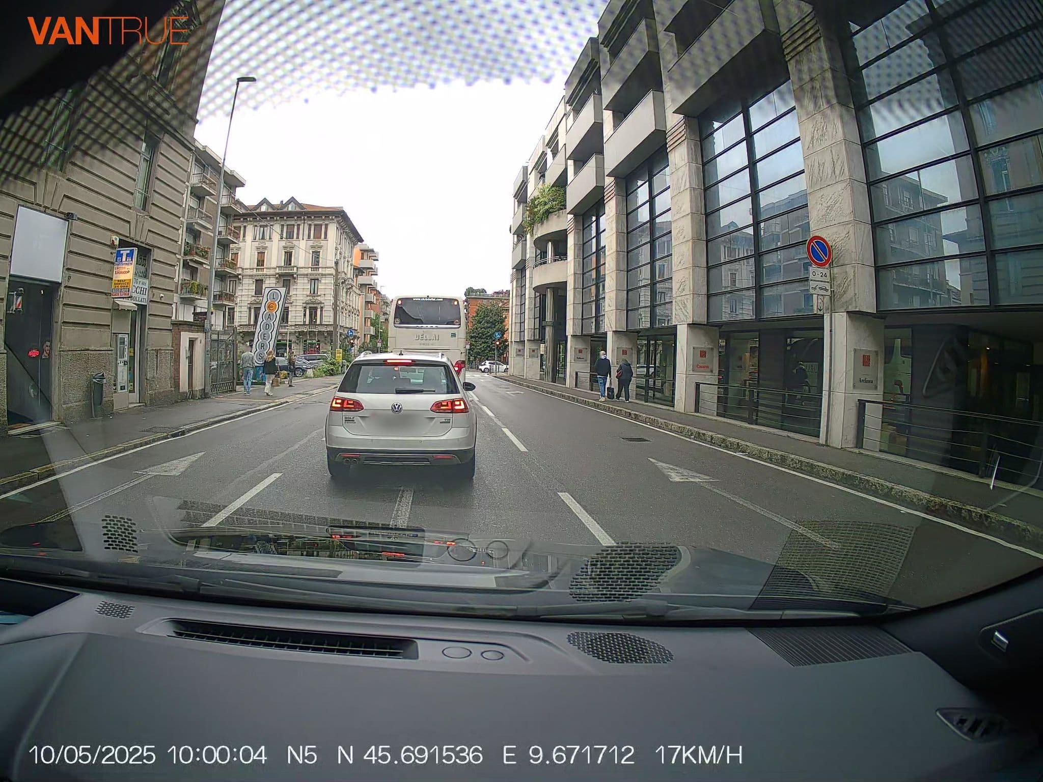 Street view near Caravaggio Apartments, Bergamo — © renaultgt (CC BY-SA · Mapillary)