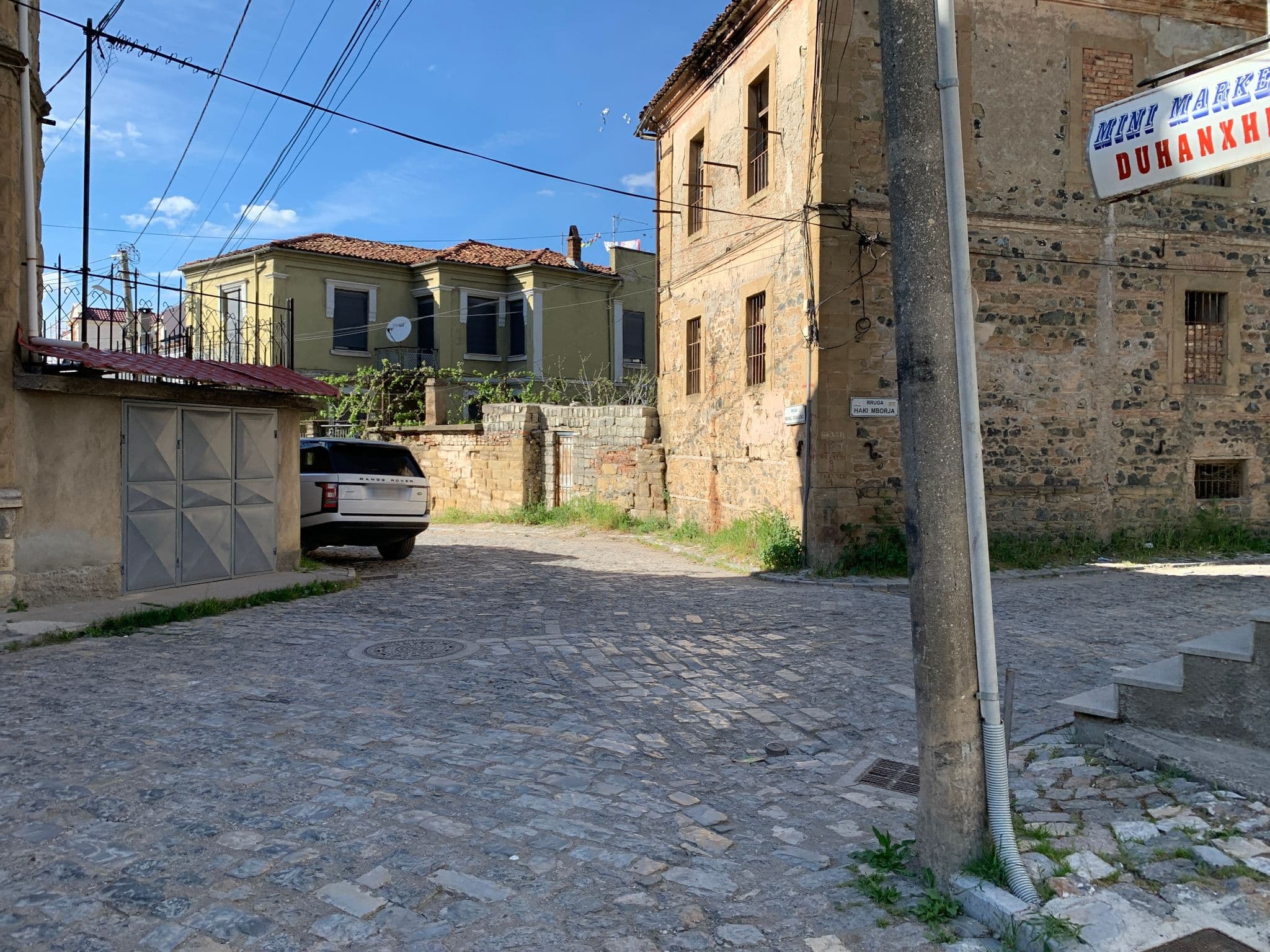 Street view near Vila Mano, Korçë — © vrinek (CC BY-SA · Mapillary)