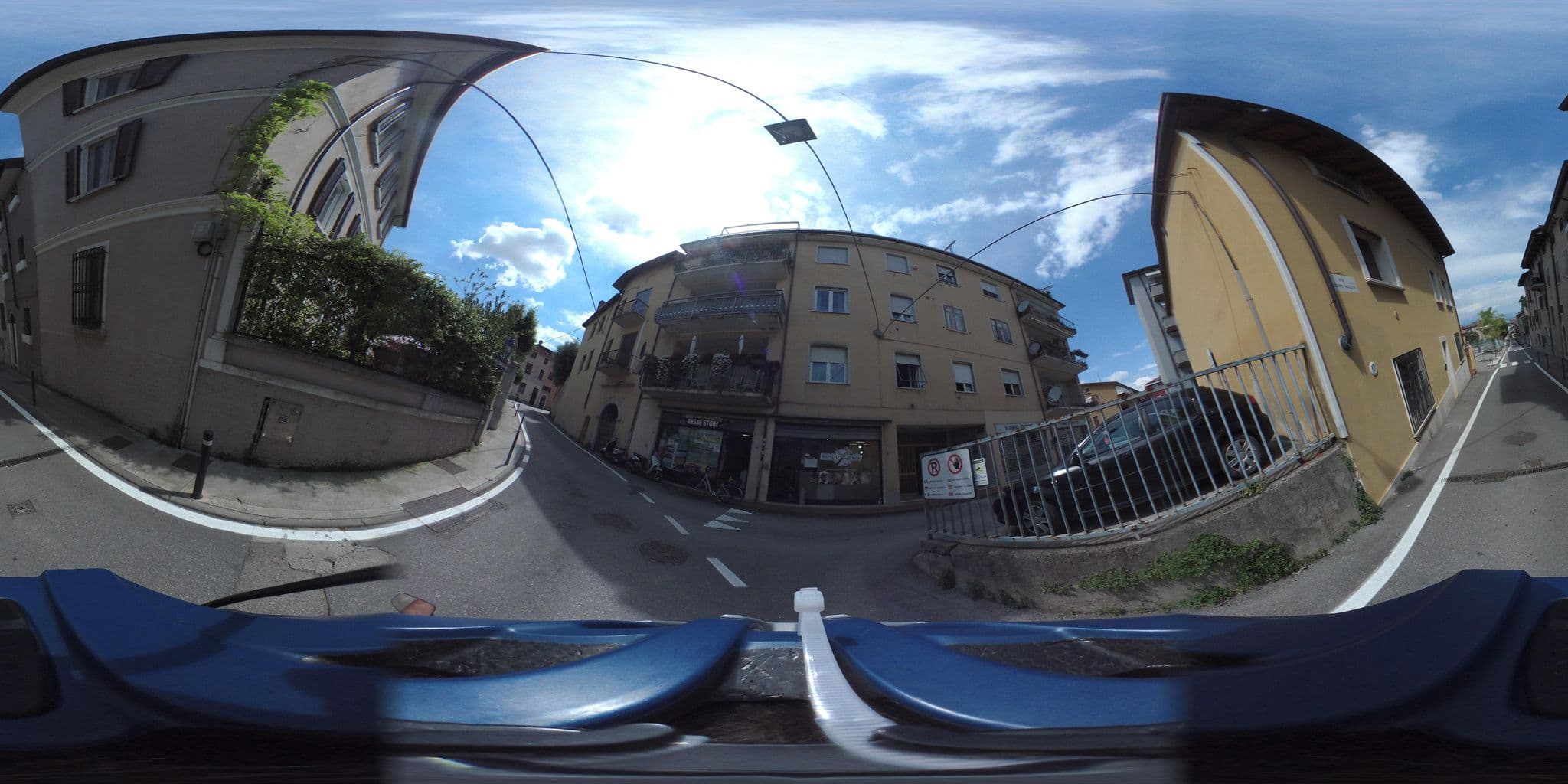 Street view near DesenzanoLoft Smiling in Desenzano, Desenzano del Garda — © giubar (CC BY-SA · Mapillary)